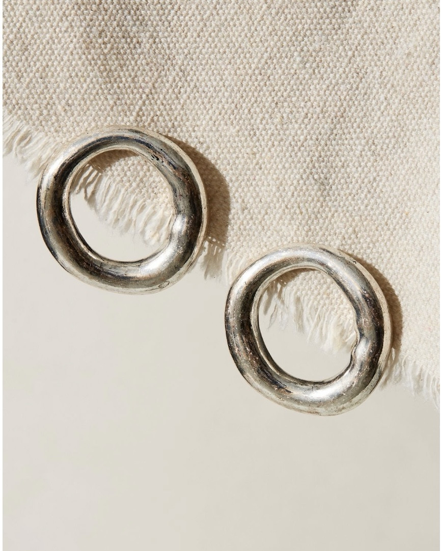 Brushed Silver Earrings 


Free People, brushed silver jewelry, simple statement earrings, silver accessories, classy jewelry, statement earrings, hoop earrings

#LTKStyleTip #LTKFindsUnder50 #LTKSummerEdit