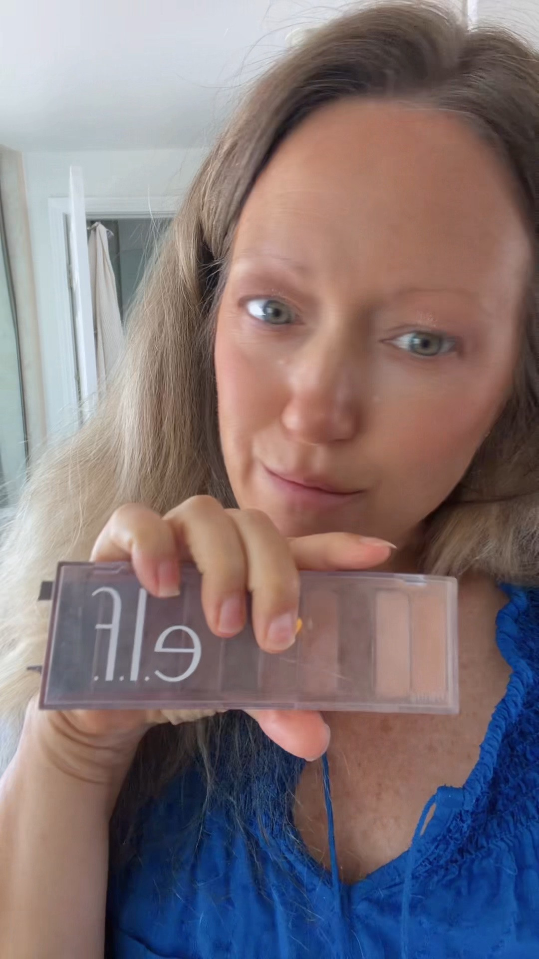 Eye shadow palette