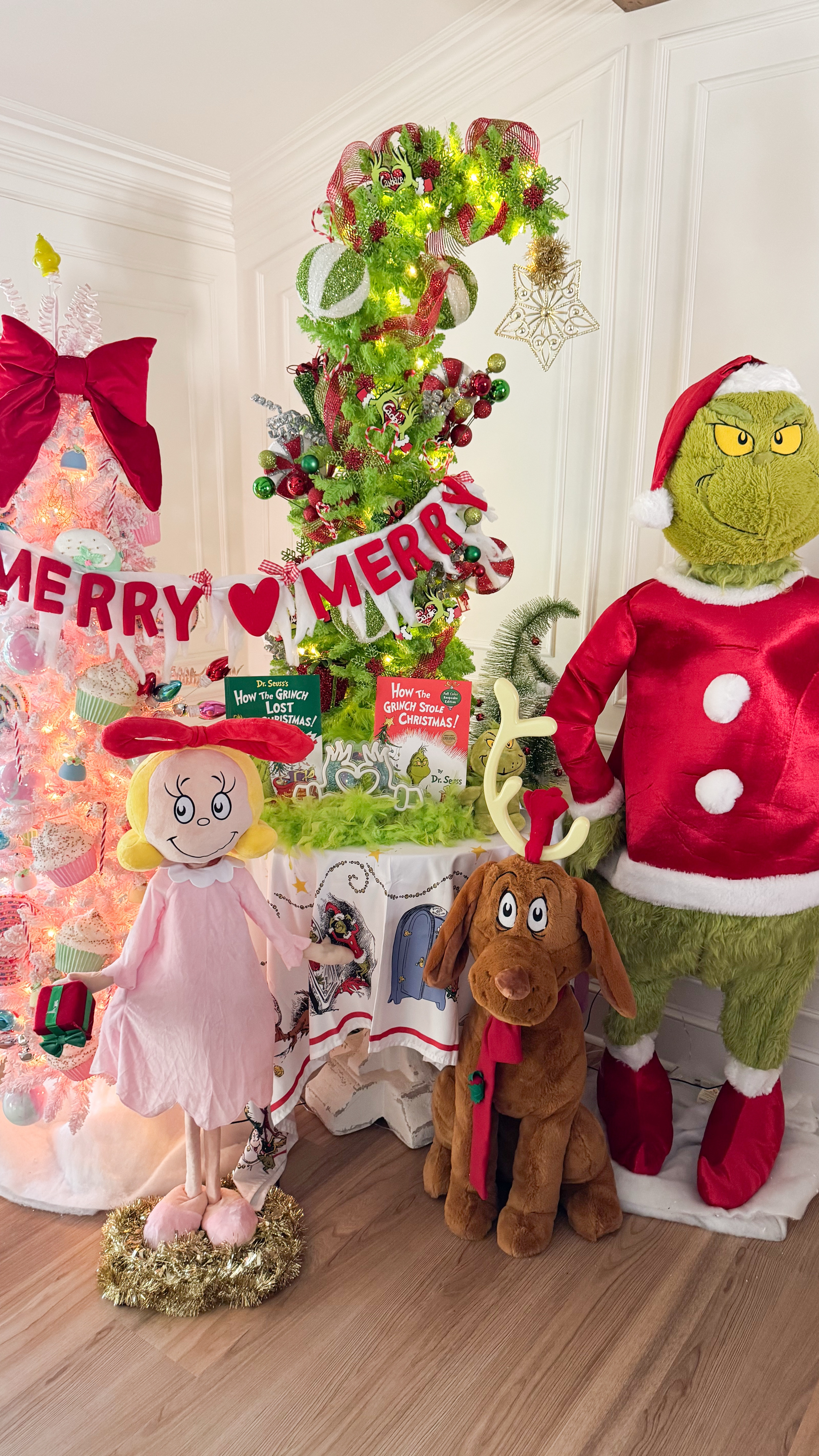 Our Grinch corner is complete! 💚

#LTKHome #LTKSeasonal #LTKHoliday