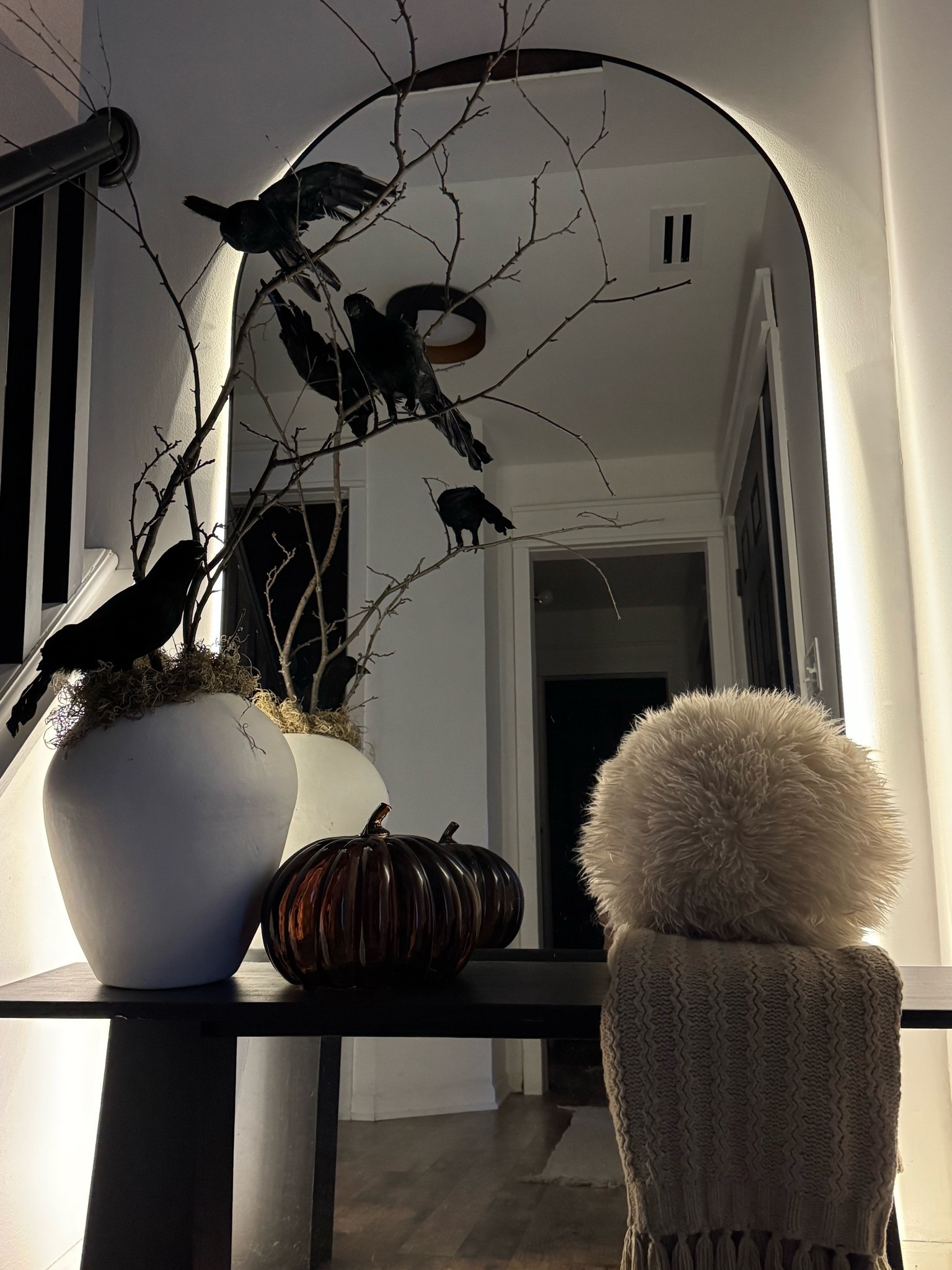 Fall-o-ween entry 
Branches are real. 


#halloween #fall #entryway

#LTKSeasonal #LTKHome