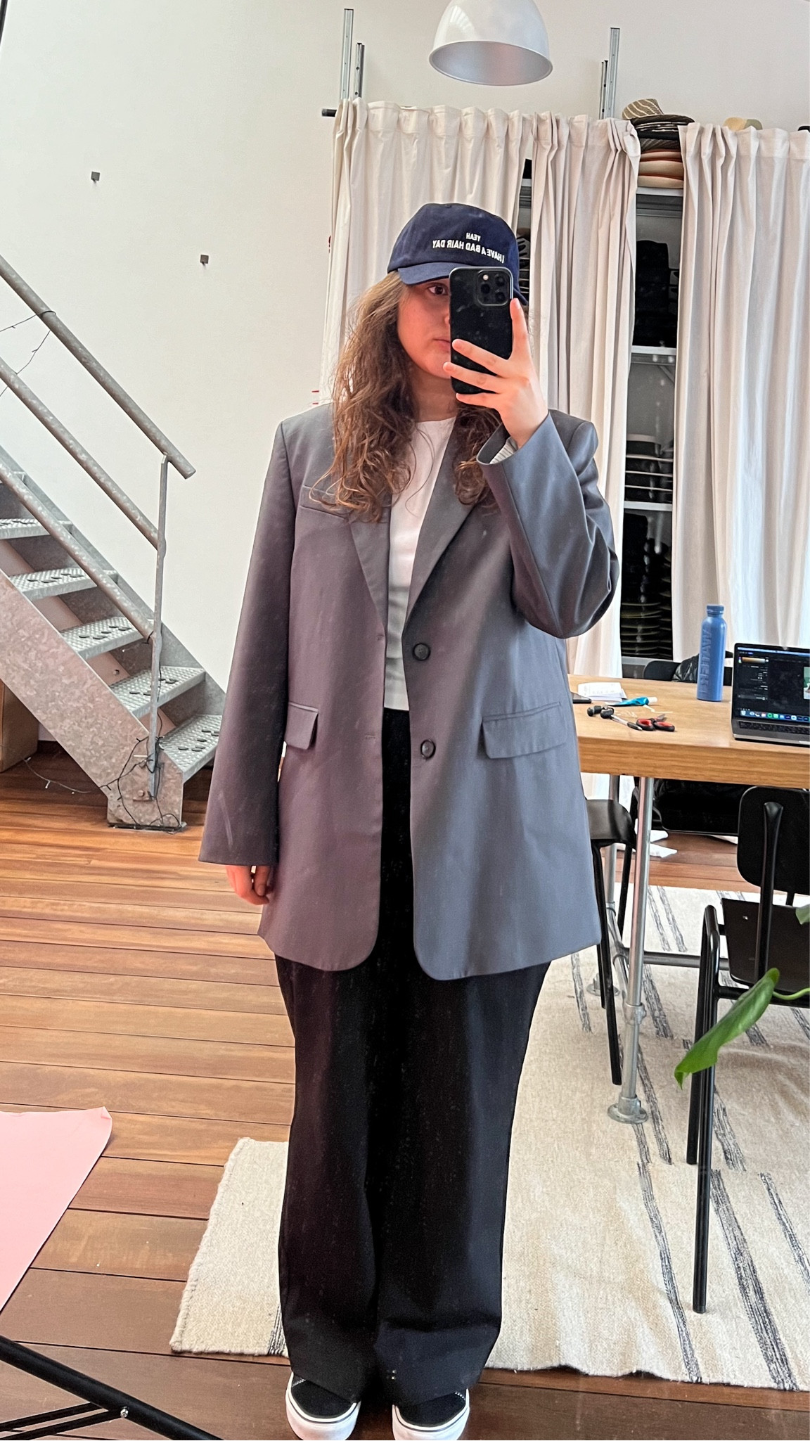 Minimal style inspo. Mid size minimal style inspo. Petite size style inspo. Summer outfit ideas. Petite style. Petite fashion. Mid size fashion. Mid size style. Minimal outfits. Minimal work outfit. Casual chic outfit. Transitional outfit. Spring outfit inspo. Transitional outfit inspo. 

#LTKnederlands #LTKmidsize #LTKeurope