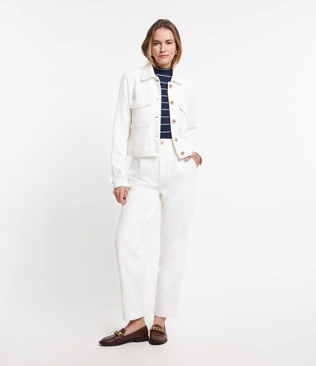 Calça Mom Cintura Alta em Sarja com Pregas e Bolsos Off White | Renner (BR)