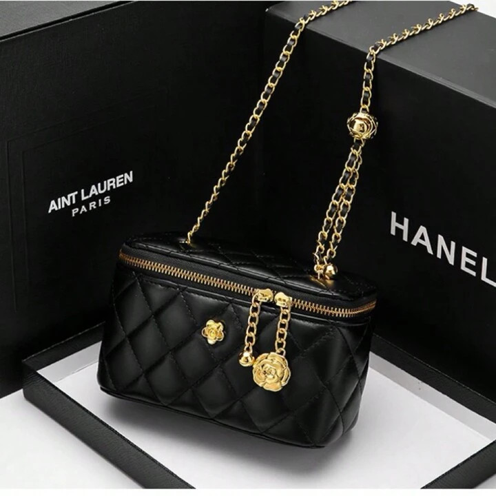 New Camellia Lightweight Quilted Chain Bag One Shoulder Crossbody Makeup Bag Mini Box Bag | SHEIN