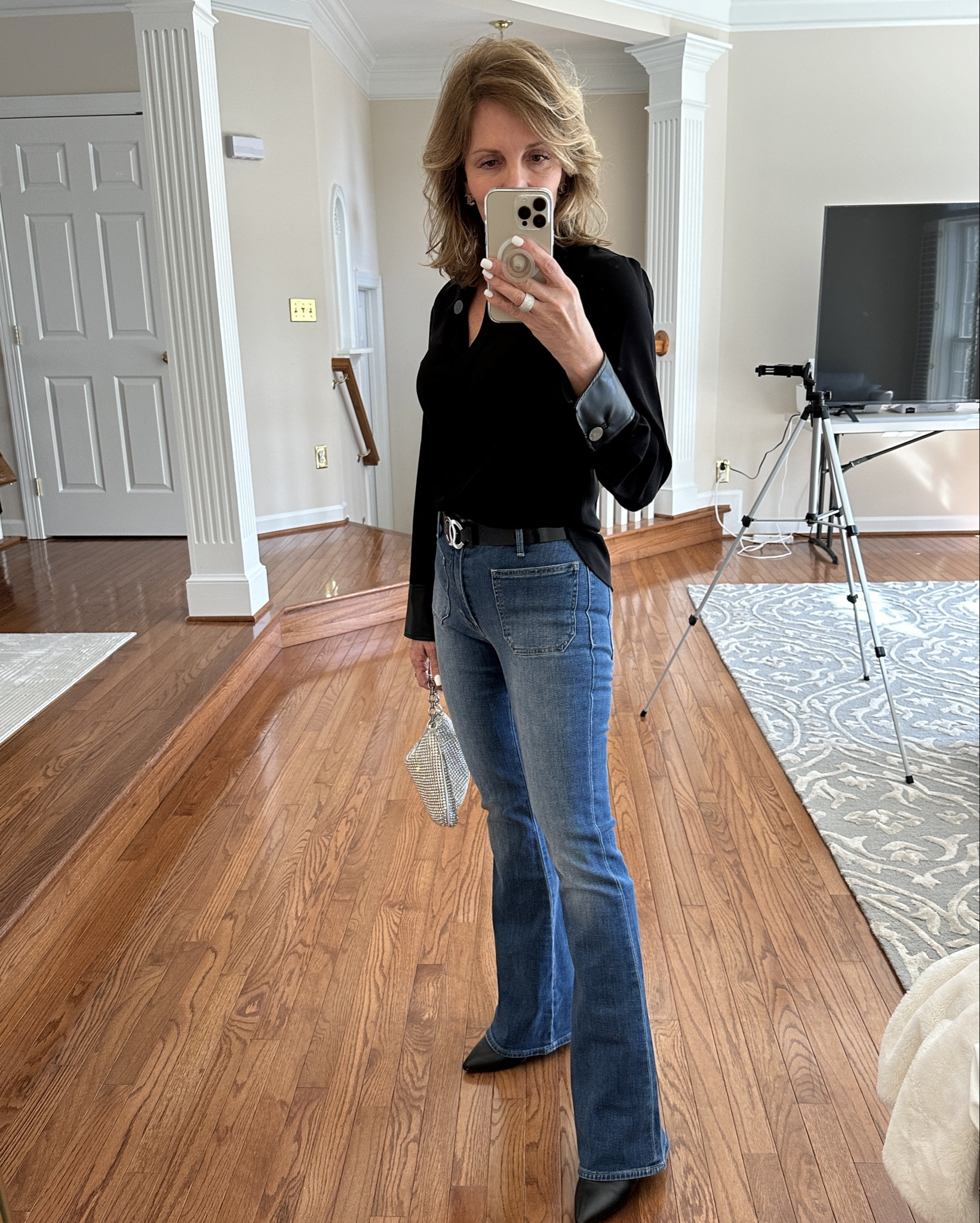 High waisted flare jeans with pocket detail make your legs look so long

#LTKover40 #LTKsalealert