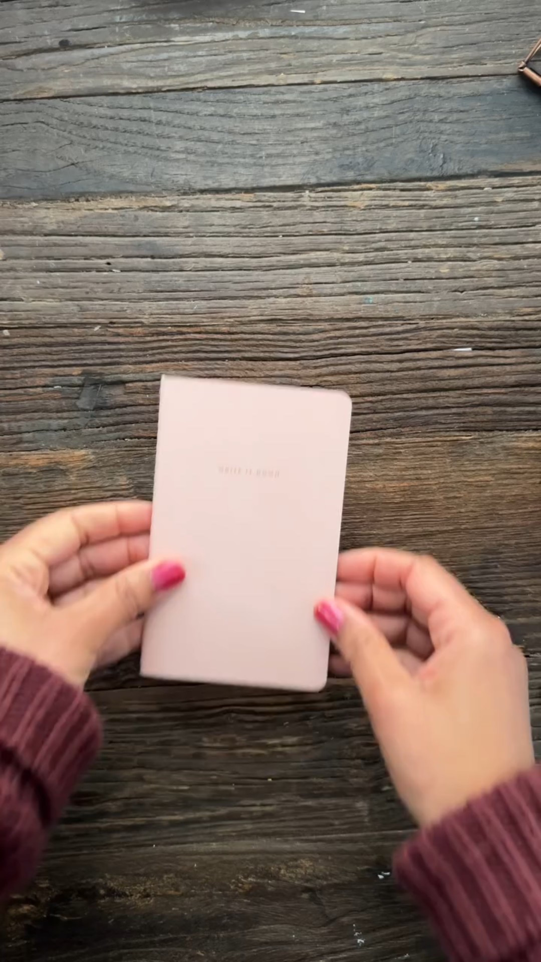 February Five Things with @lizelayne, documented in this sweet mini notebook from @onelittlewordcommunity ✨💫

I never get tired of this practice—just five things, handwritten. It’s such a simple way to notice what matters ❤️

#februaryfivethings #fivethings #mininotebook