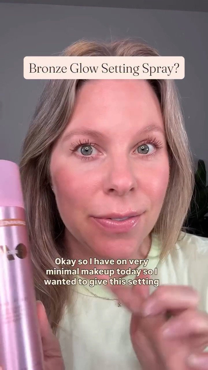 Trying this new setting spray from @onesize! It’s supposed to give you a bronze glow while setting your makeup. I definitely do see a difference and for a first impression, I actually really like it. I do feel like I used quite a bit of product, so I’m not sure how long this will last. I’ll definitely keep you posted! Follow for more easy and everyday makeup and let me know if you’ve tried this. #summermakeup #bronzemakeup #beachmakeup