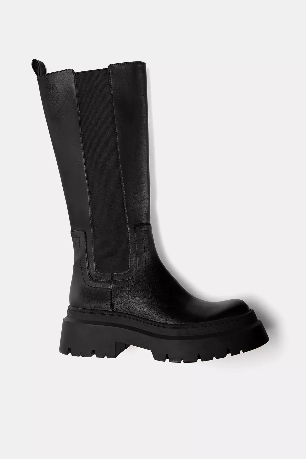 Hohe elastische Stiefel mit Volumen | PULL and BEAR DE
