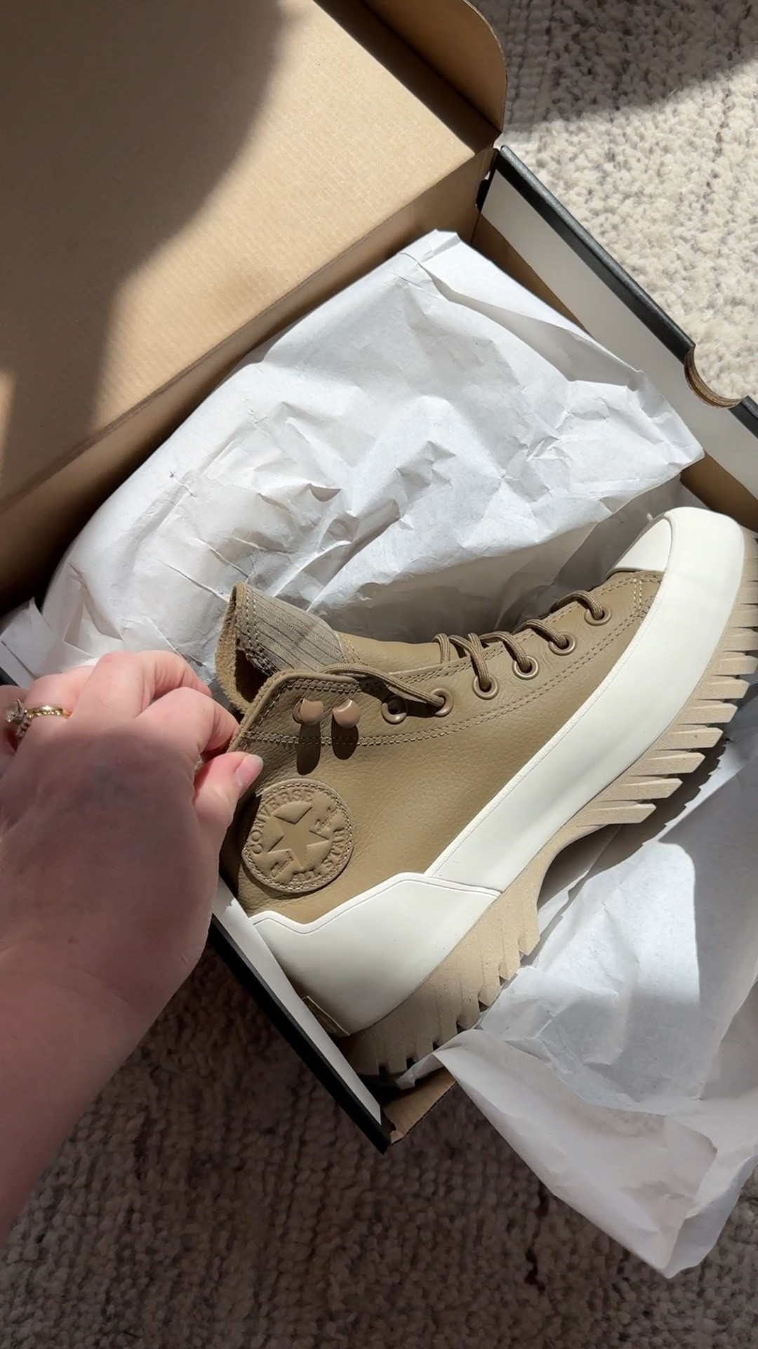 New waterproof leather platform converse for fall! These do run a little narrow IMO. maybe size up a half size. #fallshoes #converse 