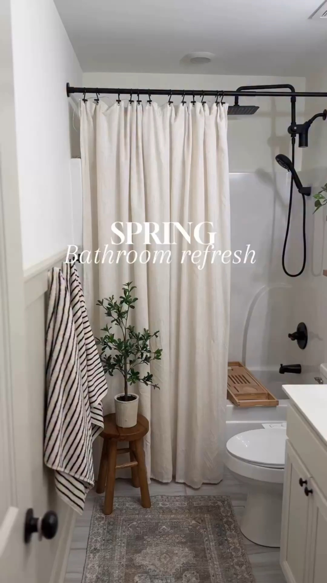 Little bathroom refresh ✨

These floating shelves have been so fun to style & added so much to the space! 

#bathroomstyling #bathroomdecor #shelfstyling #floatingshelves #springdecor 