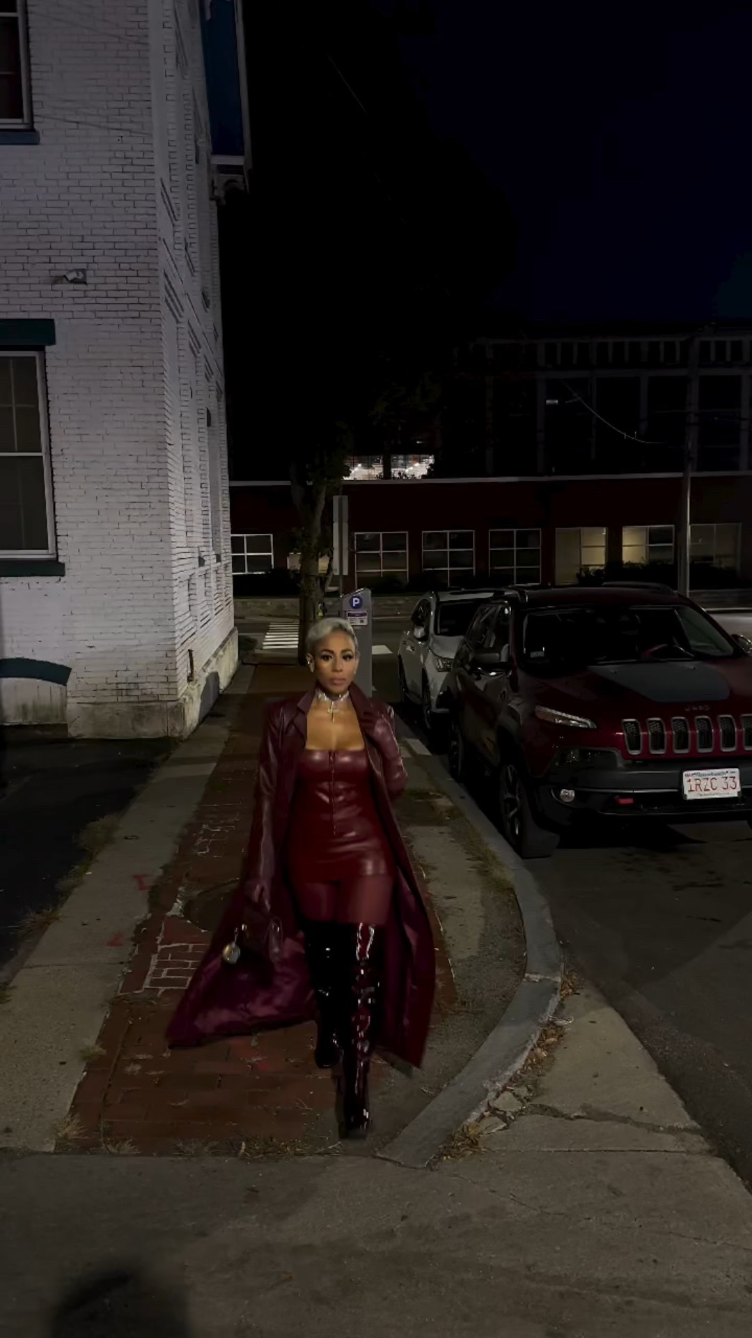 El color de la temporada: burgundy 🍷✨
Fuerza, elegancia y actitud en un solo look.
Perfecto para el otoño y completamente disponible en mi página de LTK. 💋 

#FallFashion #LTKStyle #LTKCreator #BurgundyMood #TrendAlert #FashionInspo #AutumnVibes#katesessentials

#LTKSeasonal #LTKStyleTip #LTKActive