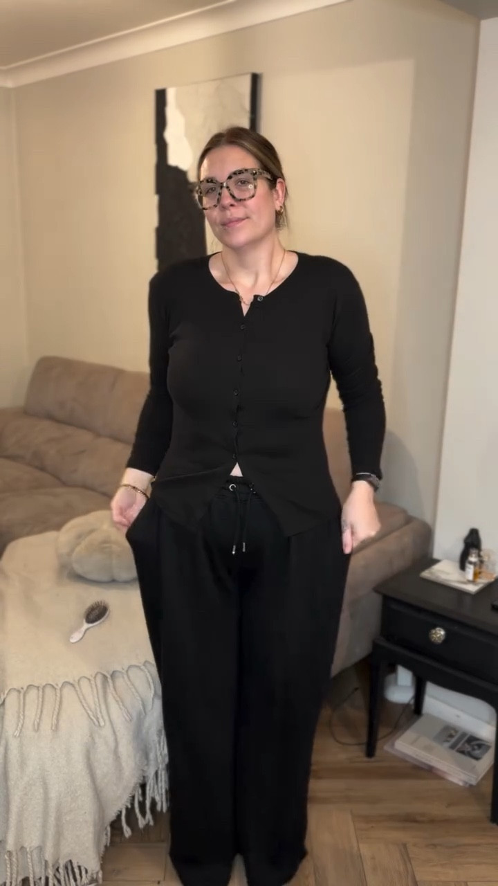 Bloat and belly friendly co-ords are my fave ✨ 

Linked in my stories and saved in my 2026 Highlights 💖 
#mumbod #tummyfriendly #outfitinspo #ootd #coordsets

#LTKmidsize #LTKuk #LTKstyletip