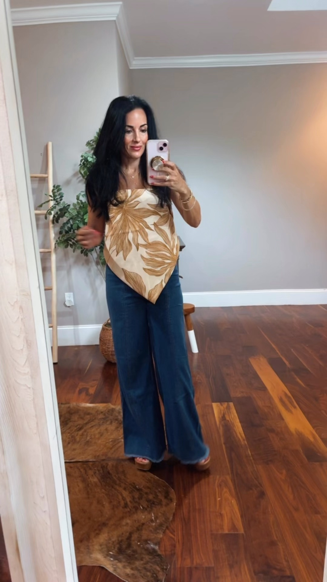 Scarf top with flare denim with Fringe
@Lysse

#LTKootd #LTKSeasonal #LTKOver40