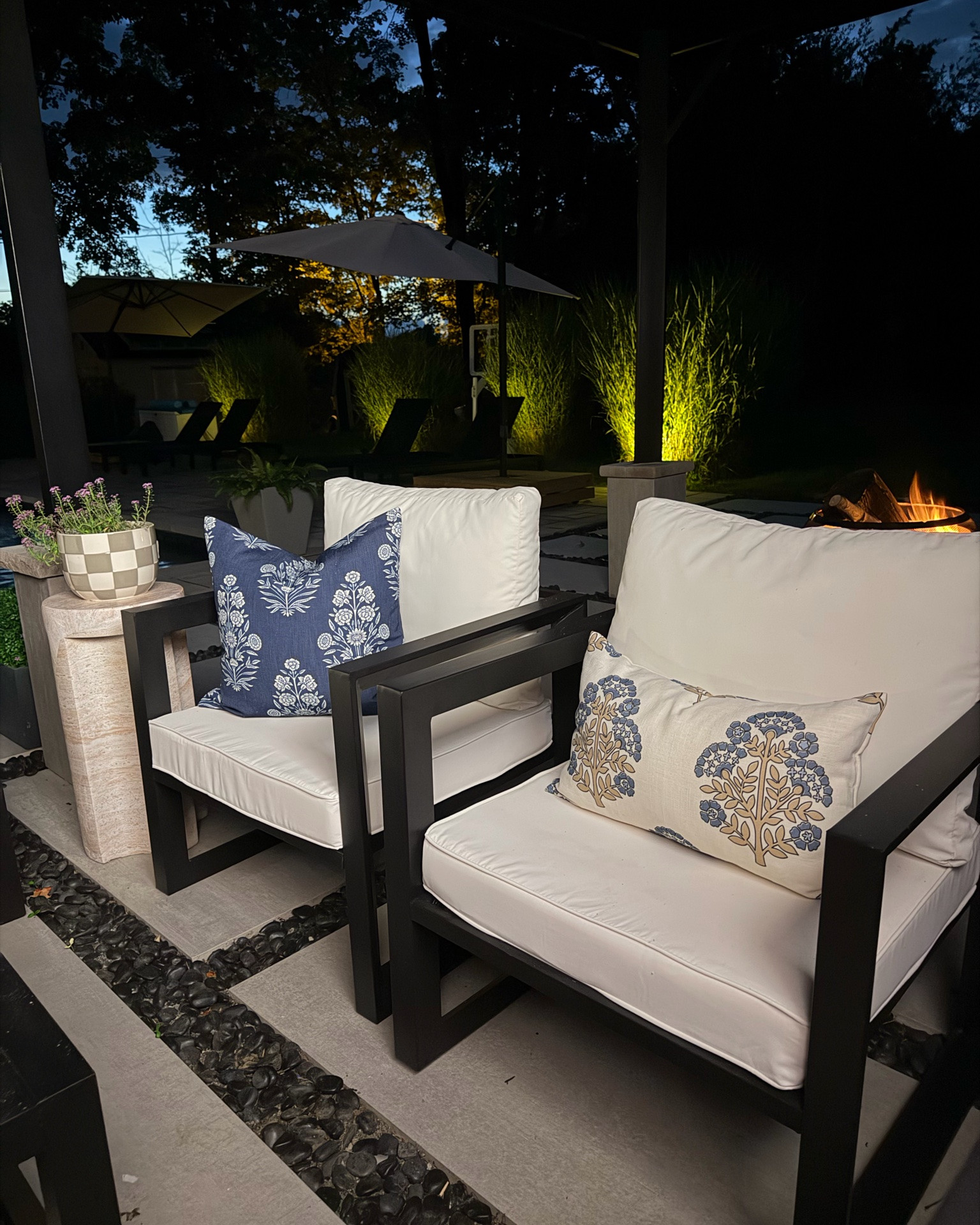 These stunning indoor/outdoor throw pillow covers truly look like they’re from Pottery Barn… but they cost significantly less!

And can you believe they’re water resistant and can be used outside?! The quality is outstanding! I’d never know they were meant to be outdoor accent pillows! 🤯

Mix and match your favorite tan, navy, and white throw pillows for an elevated designer look!

Use them outside for the remainder of summer, then bring them inside and onto your living room sofa for the Fall and Winter!! 💯🔥


💁🏼‍♀️ Comment PILLOW below 👇🏻 TO SHOP neutral Fall accent pillows on my LTK! 

.
.
Designer decor for less
amazon home decor
crumbs home
luxe for less throw pillows
neutral living room inspo
fall home refresh
fall pillow refresh 
interior design tips
#founditonamazon
#fallthrowpillows
#outdoorpillows
#mycrumbshome

#LTKHome #LTKSaleAlert #LTKSeasonal