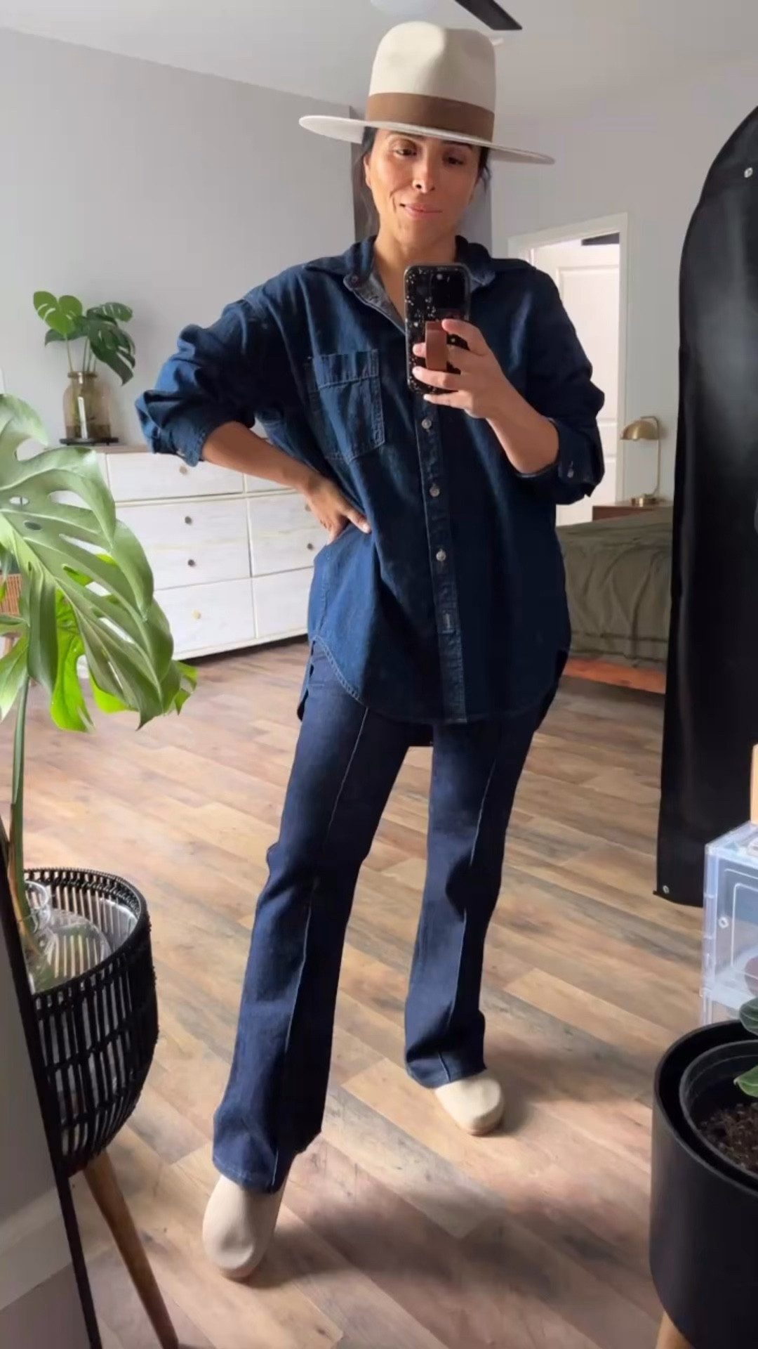 @Spanx jeans have become some of my favorites. The way they fit feels like they’re tailored to your body! Love these dark wash ones because they go so well with @Aritzia The 80’s comfy denim shirt. 🙌🏽

#LTKootd