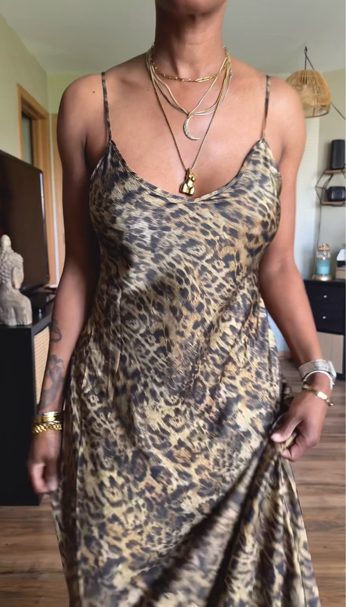 Literally the perfect summer slip dress! 
I’m wearing a size 8. Tried the 6 and it fit as well but a little too perfect for my liking. The 6 hit the curves just right but the 8 gave me ease.

#slipdress #sunmerdress #springdress #leopardprint #cheetahprint ￼

#LTKOver40