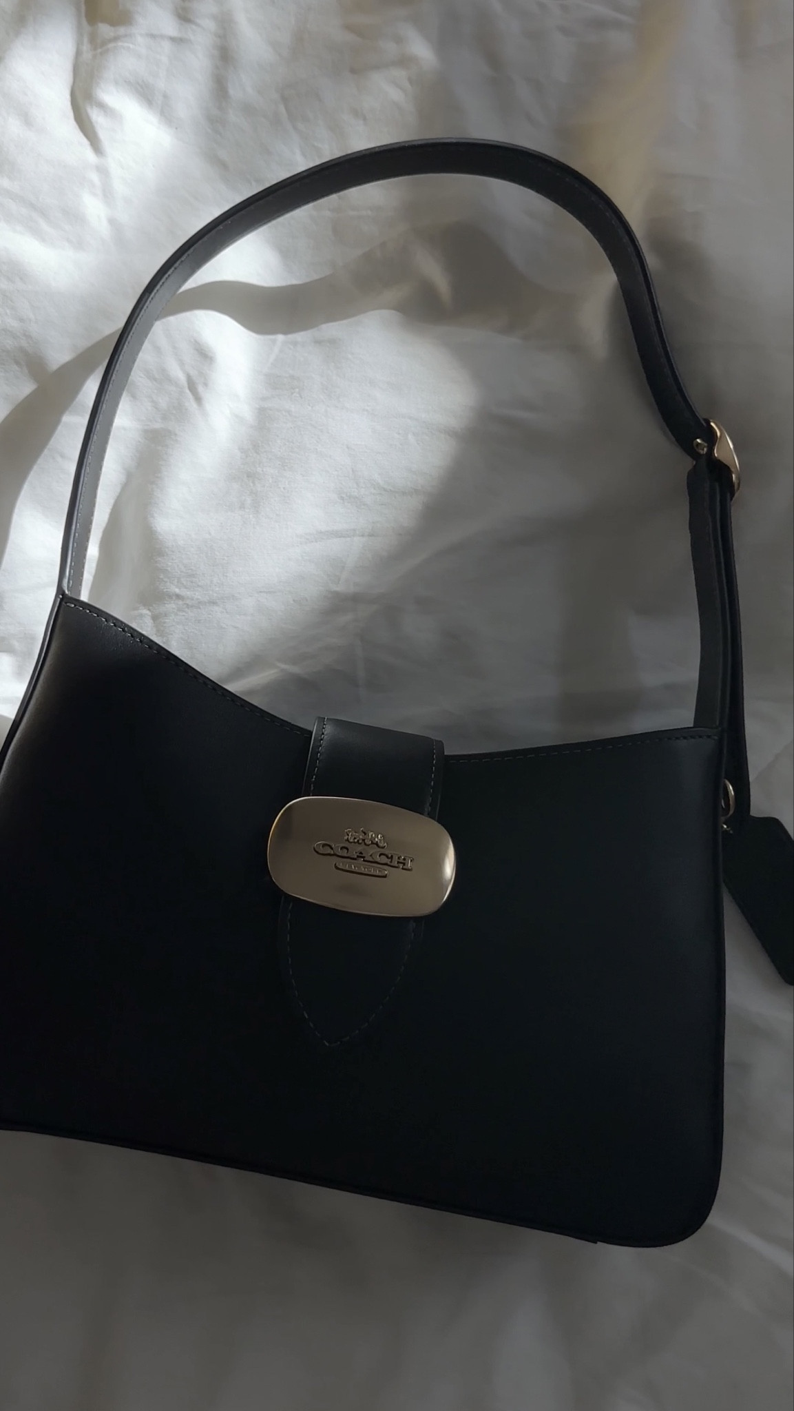 love how timeless and versatile this bag is, can dress it up or down! definitely the new it bag for 2024 🖤 #ad

#LTKsalealert #LTKitbag #LTKstyletip