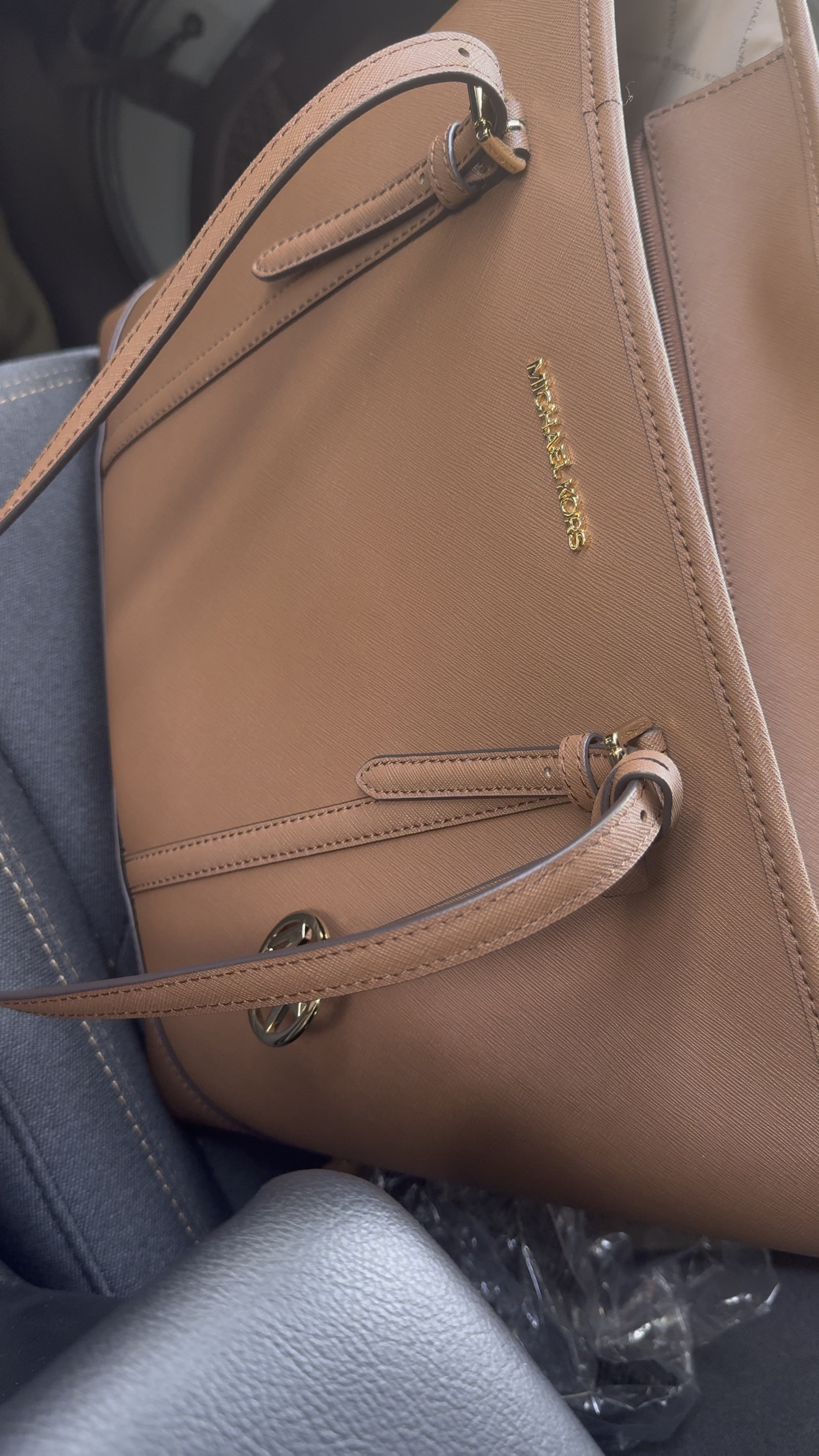 Michael Kors Tote Bag
INSANE SALE 67$
Use code EXTRA EXTRA

#LTKSaleAlert #LTKStyleTip #LTKOver40