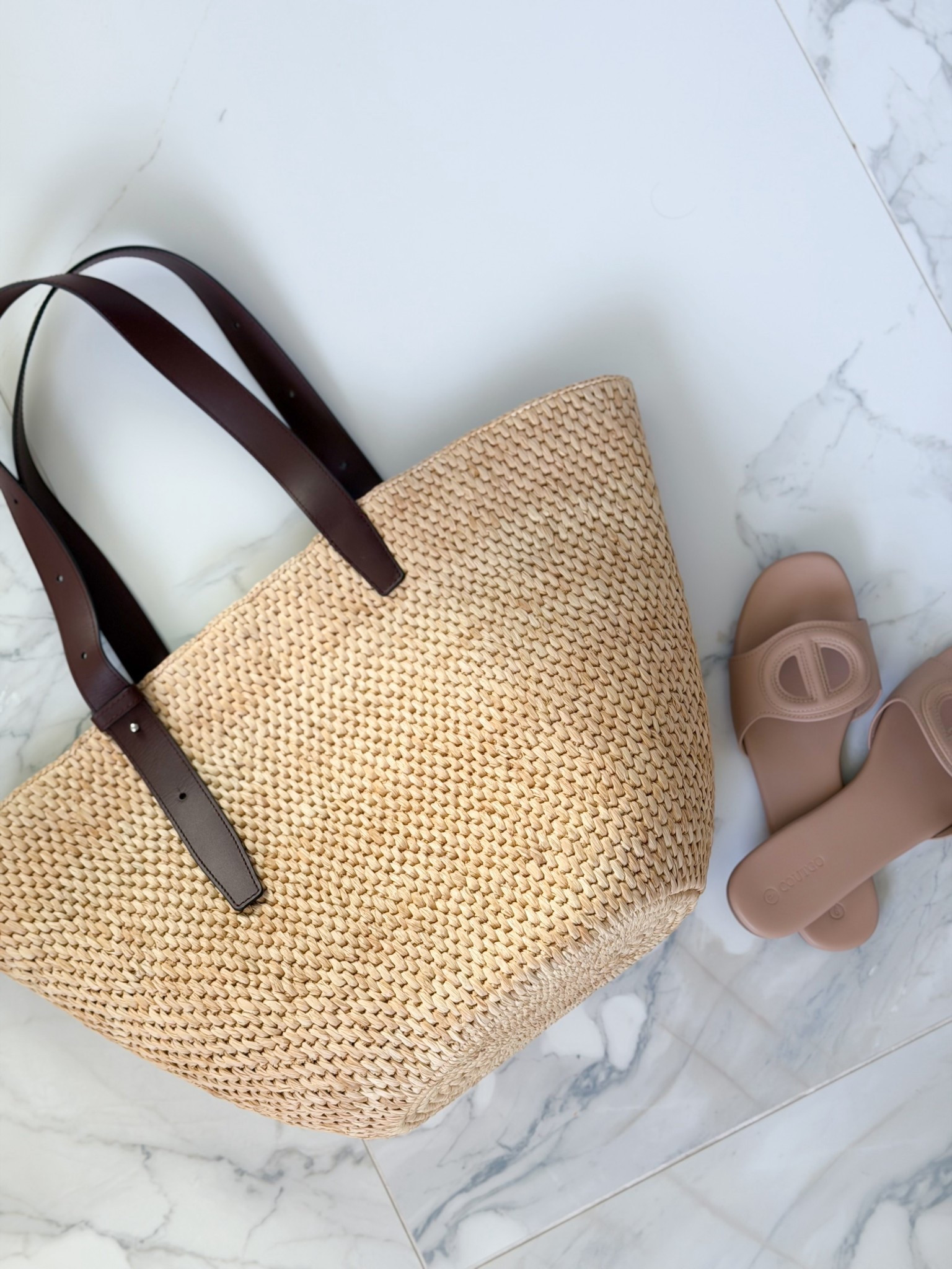 My new beach bag just in time for spring break and winter vacations! 

Beach bag. Travel. Nordstrom. Sandals 

#LTKSeasonal #LTKTravel