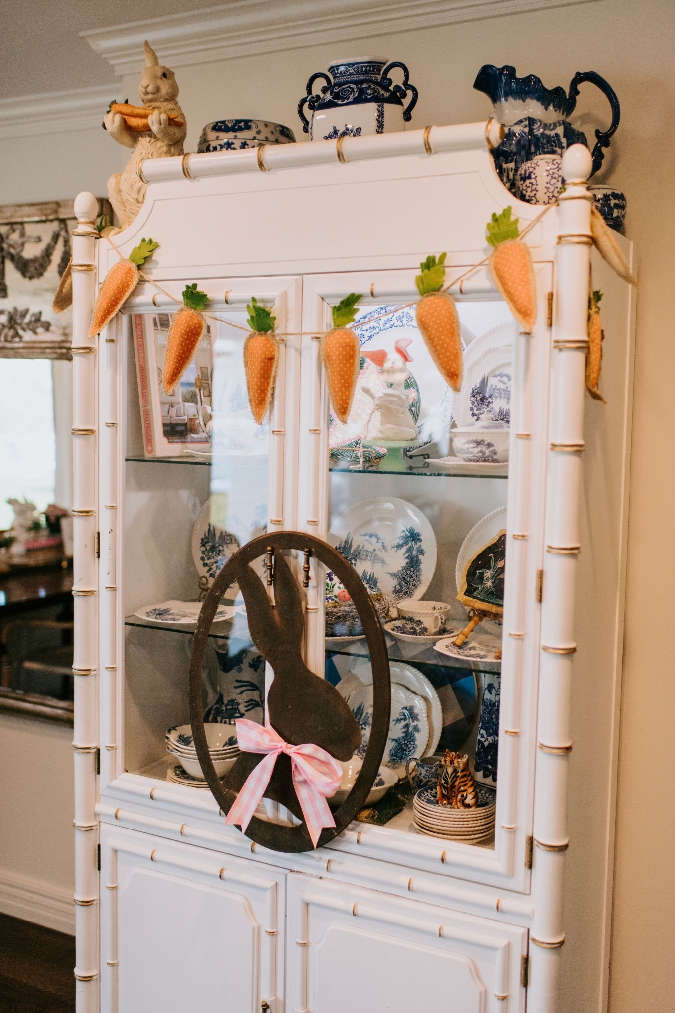 Easter decorating inspiration 

#LTKHome #LTKSeasonal #LTKStyleTip