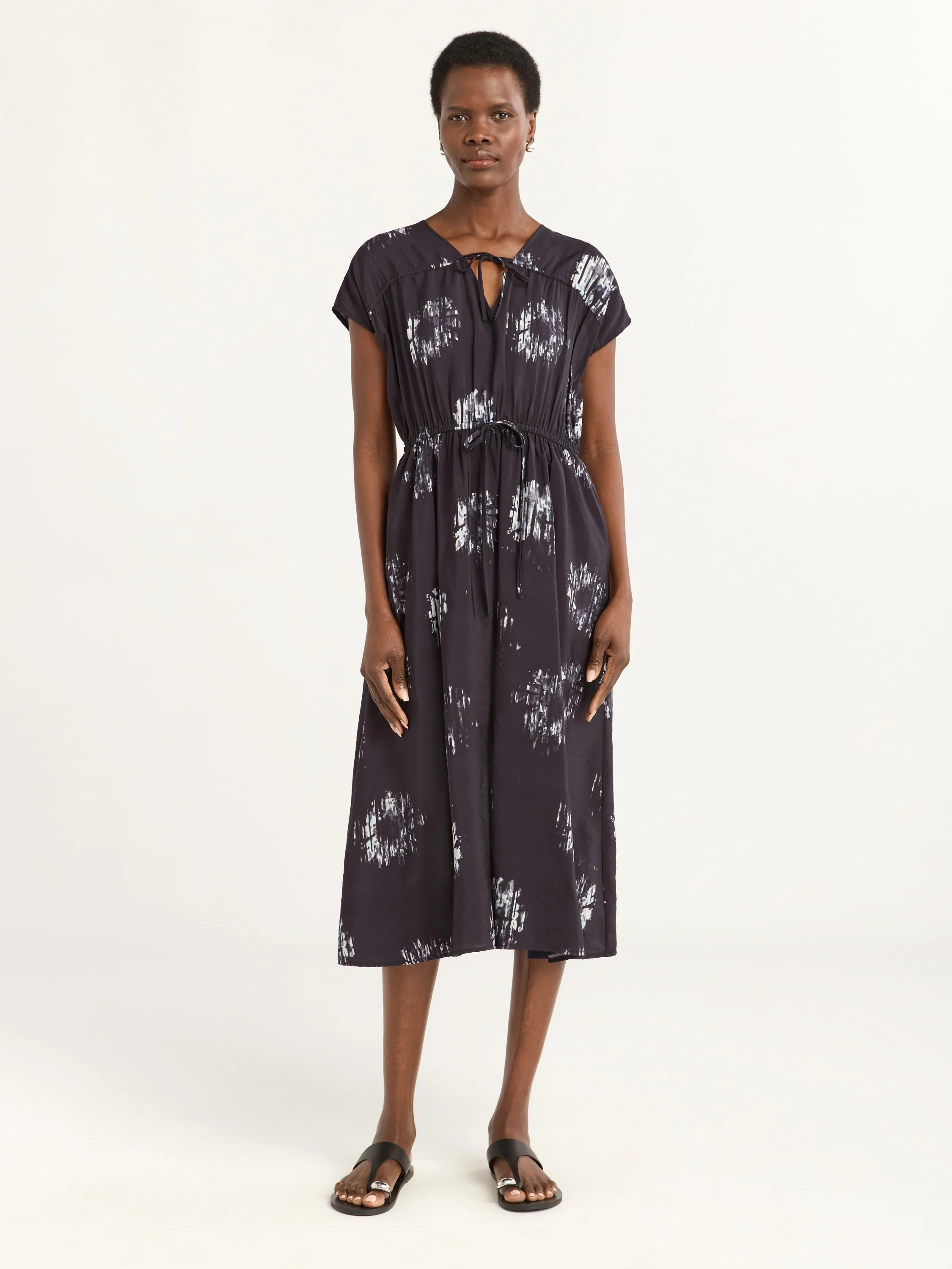 Scoop Women’s V-Neck Crinkle Midi Dress, Sizes XS-XXL, Memorial Day Outfit, July 4th Dress, Walmart  | Walmart (US)