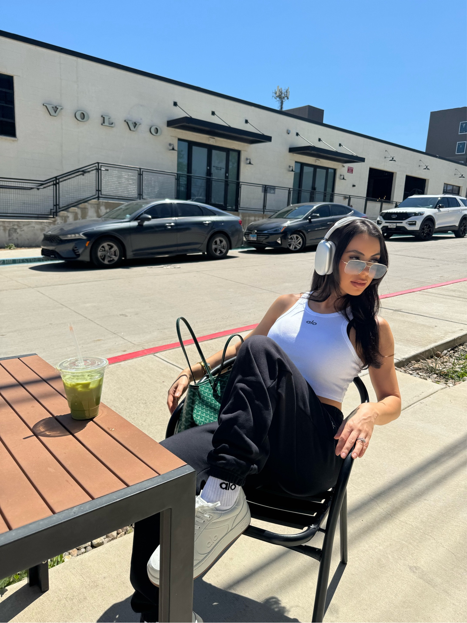 matcha run in Alo 🍵🖤🫧