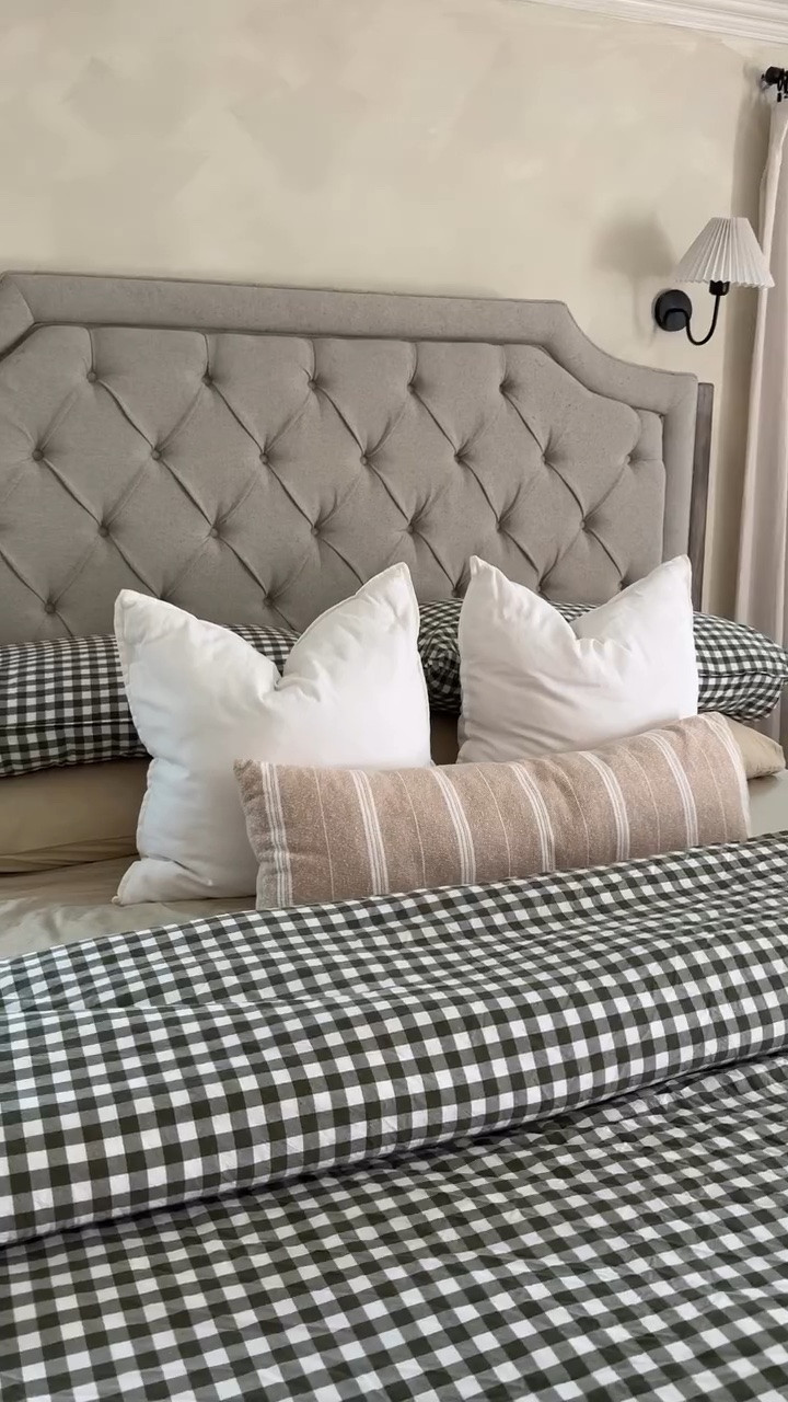 crisp cotton sheets + gingham bedding🥰✨ comment SHOP for the links 🔗 to these most affordable and comfy cotton bedding🧺

Fresh bedding just makes the whole bedroom feel different 🤎 I’m loving this cotton bedding refresh with soft cotton sheets + the cutest gingham duvet cover for that cozy, relaxed, lived-in look. The perfect mix of classic, feminine + cozy home style💌🍂🧸

#cottonbedding #cottonsheets #ginghamduvetcover #cozybedroom #slowliving