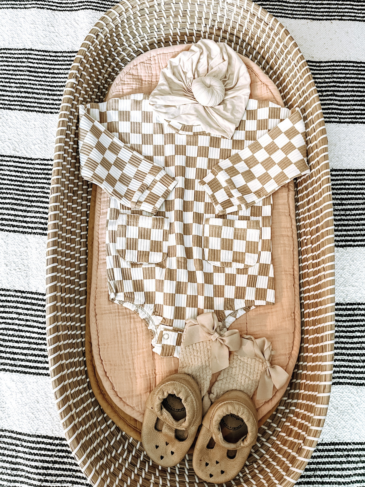 Checkered baby outfit, baby outfit ideas, baby clothes, baby onesie, baby girl outfits, baby style 👶🏼🍼

#LTKkids #LTKbaby #LTKbump