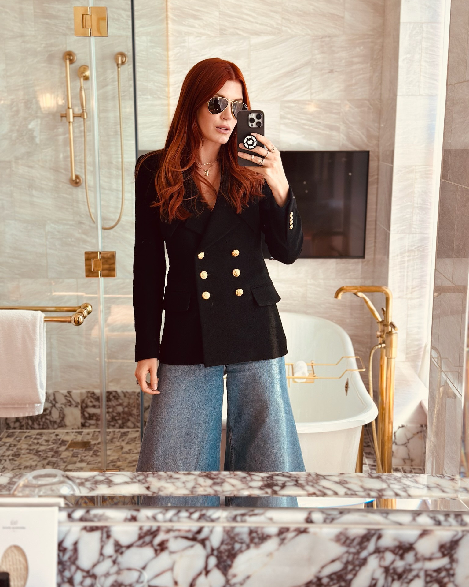 Unpacked and ready to take on . I’ll be posting all my looks here first, so stay tuned for the deets👀

Swipe to see what’s inside my wardrobe👉

#LTKWorkwear #LTKNYFW #LTKTravel