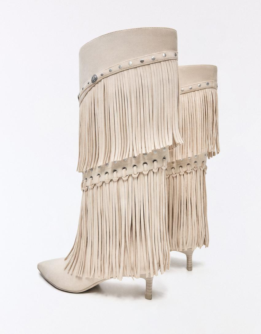 Heeled boots with fringes | Bershka UK