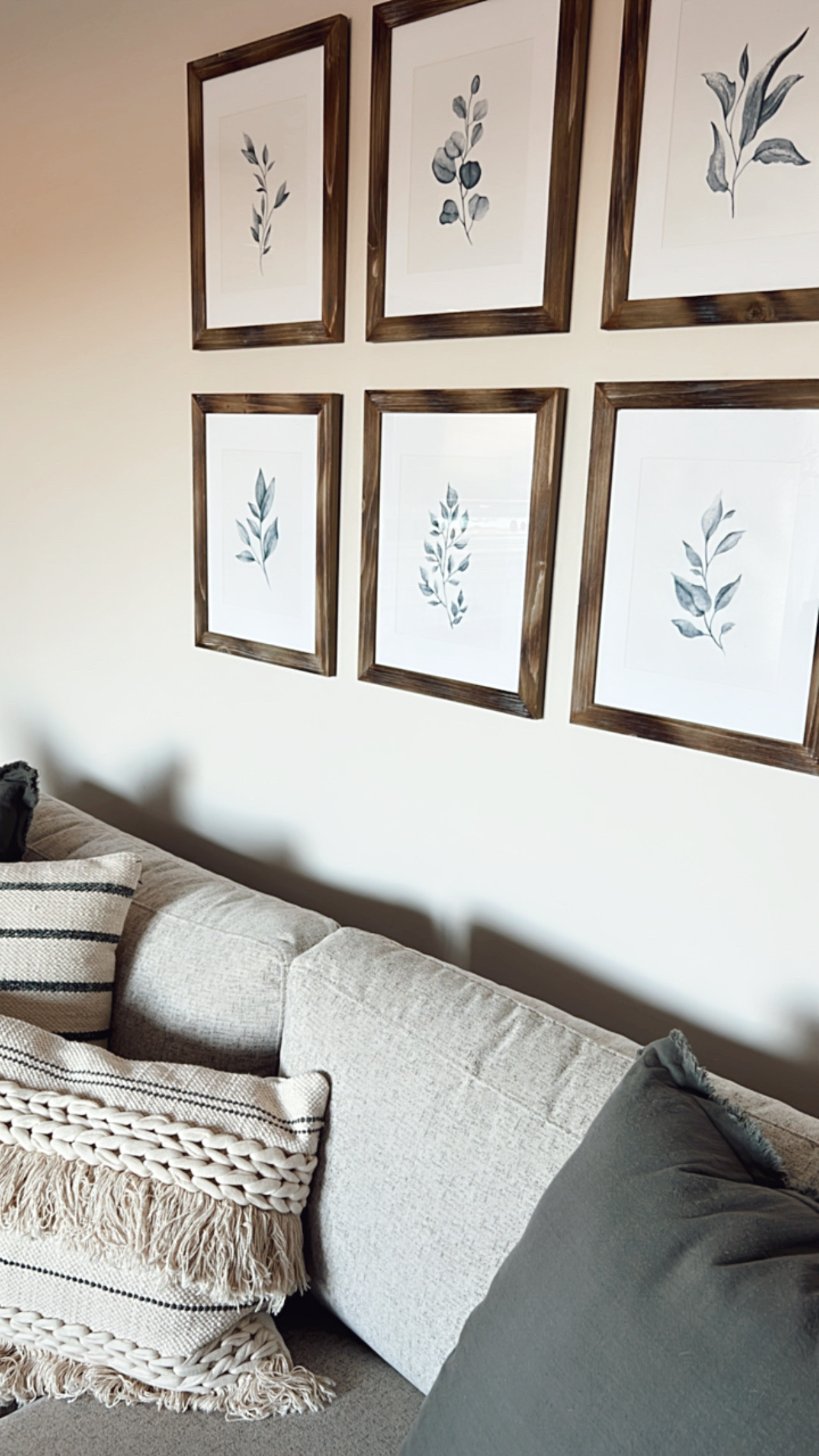 ✨ Discover the beauty of simplicity in this contemporary living room. Clean lines, refined textures, and a warm palette make it a stylish sanctuary for modern living. 🌿 #modernlivingroom #elegantspaces

#LTKStyleTip #LTKHome