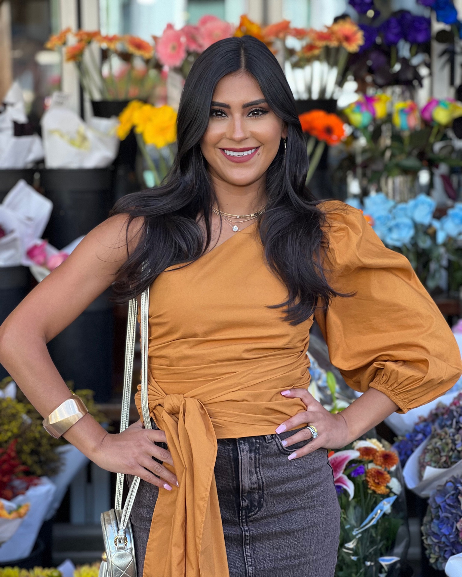 To all the girls who also only buy “tops with a twist,” this one checks ✅ all the boxes! 

#LTKCyberWeek #LTKfindsunder50