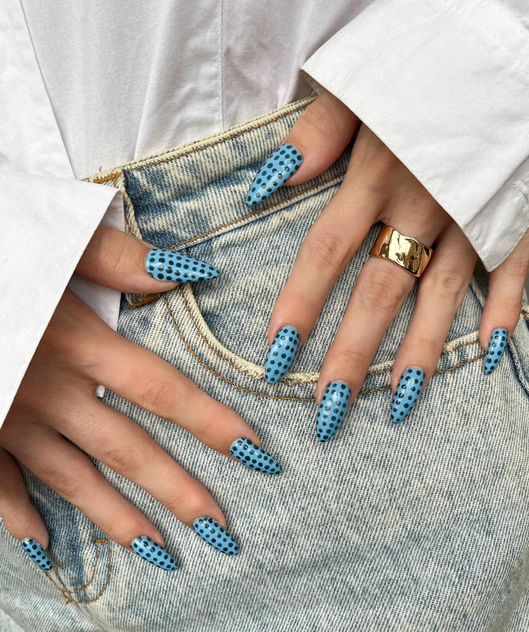 Unhas de bolinhas 🤍🩵💙

#LTKautumn #LTKbrasil #LTKbeleza