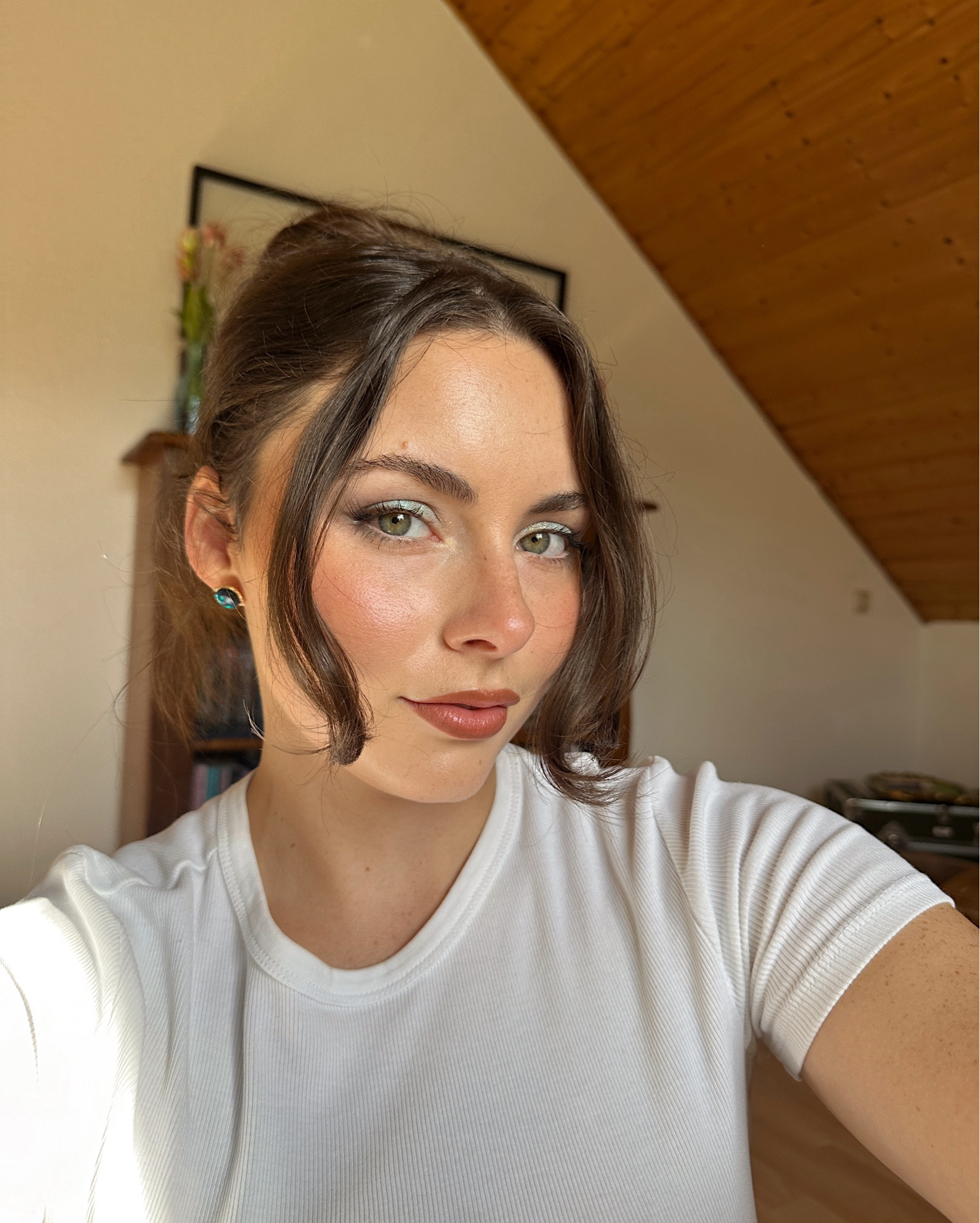 Love this retro blue eyeshadow look!!

#LTKBeauty #LTKFindsUnder100 #LTKStyleTip