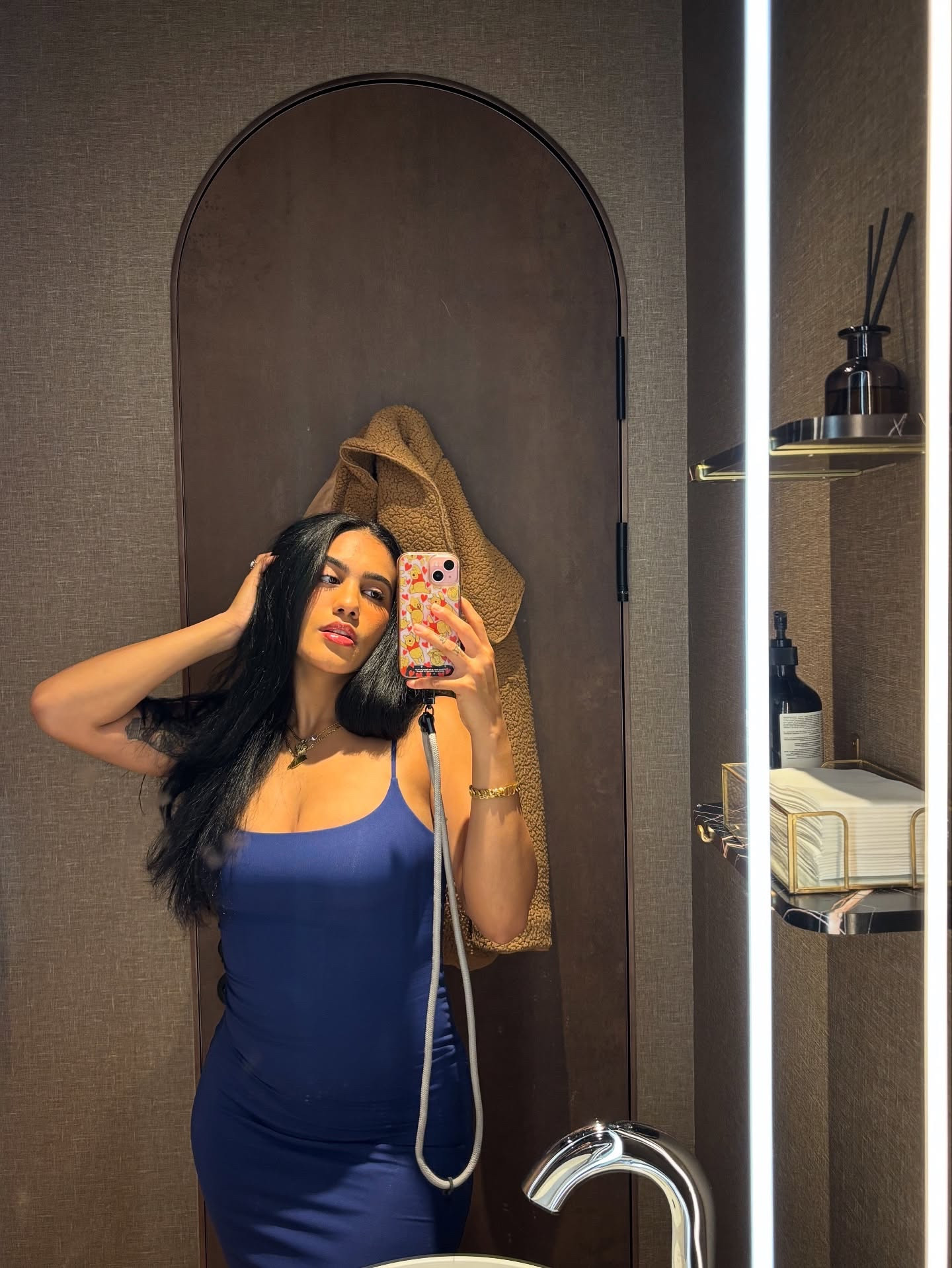 no issue, no tissue 
•
•
•
#bluedresses #blue #colorpop #photography #mırrorselfie #mirror #nyc #nightlife #nycnightlife #socialmedia #socialmediamanagerforsmallbusiness