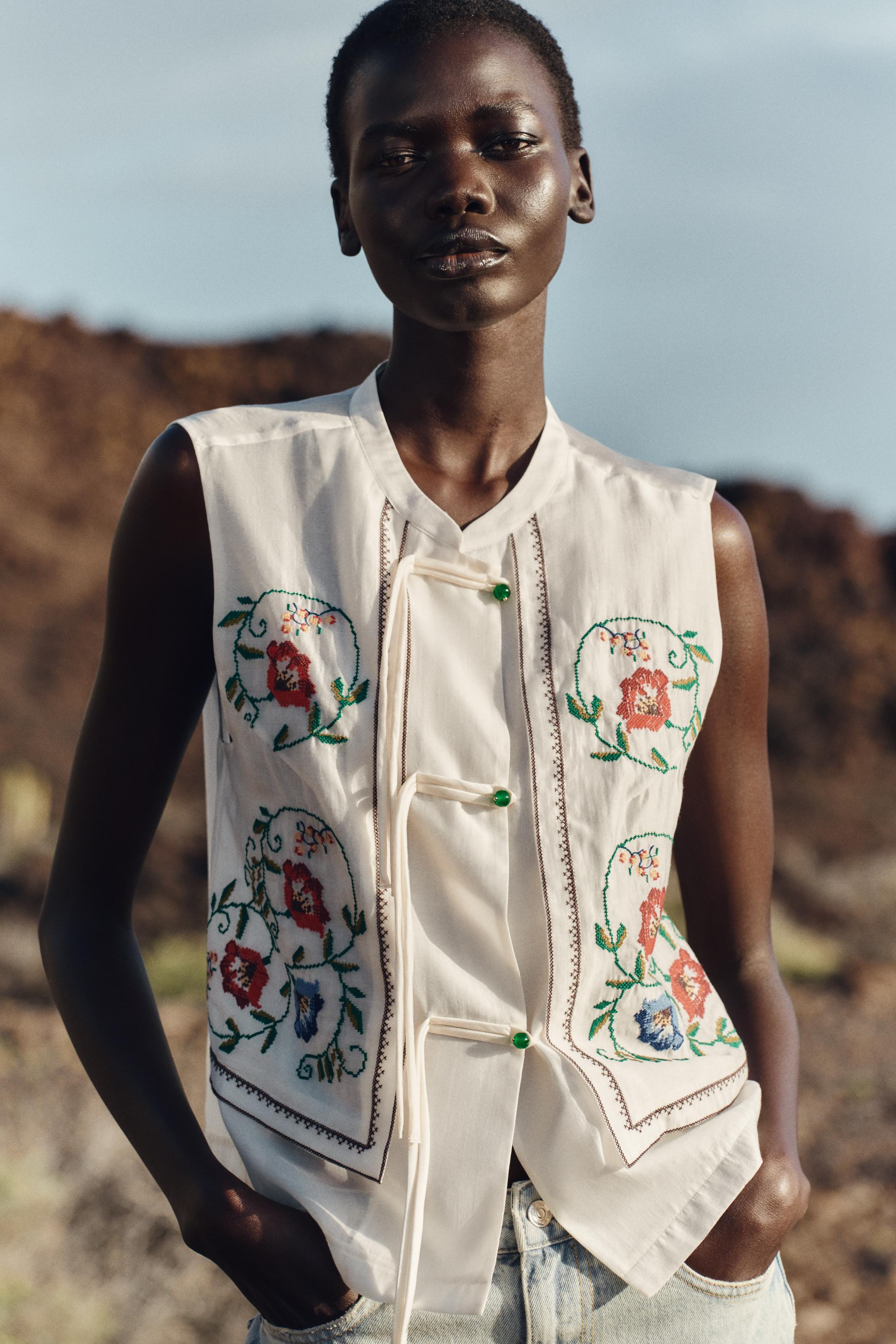 EMBROIDERED FLOWER TOP | Zara US