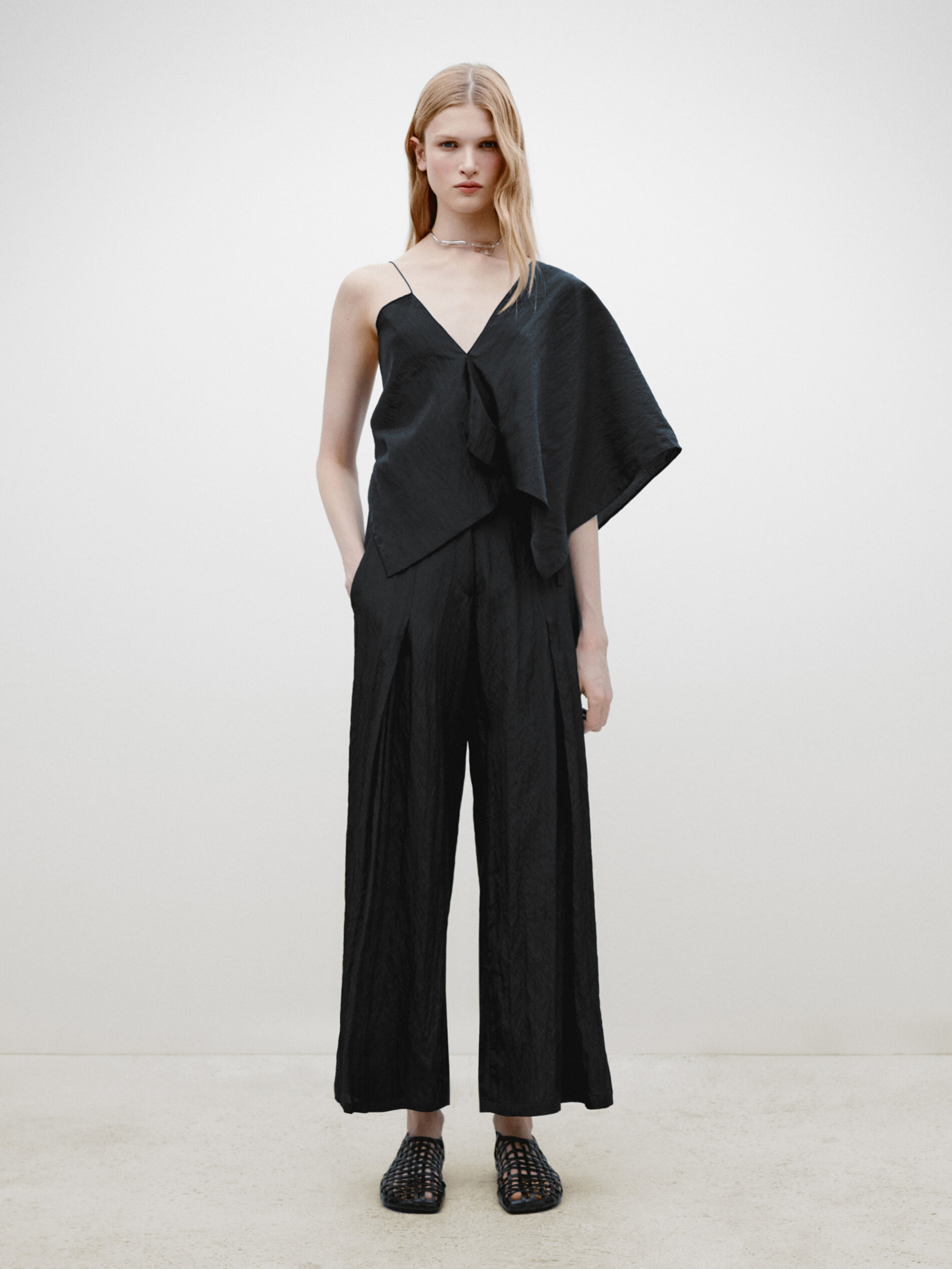 Creased-effect darted technical trousers - Limited Edition | Massimo Dutti US