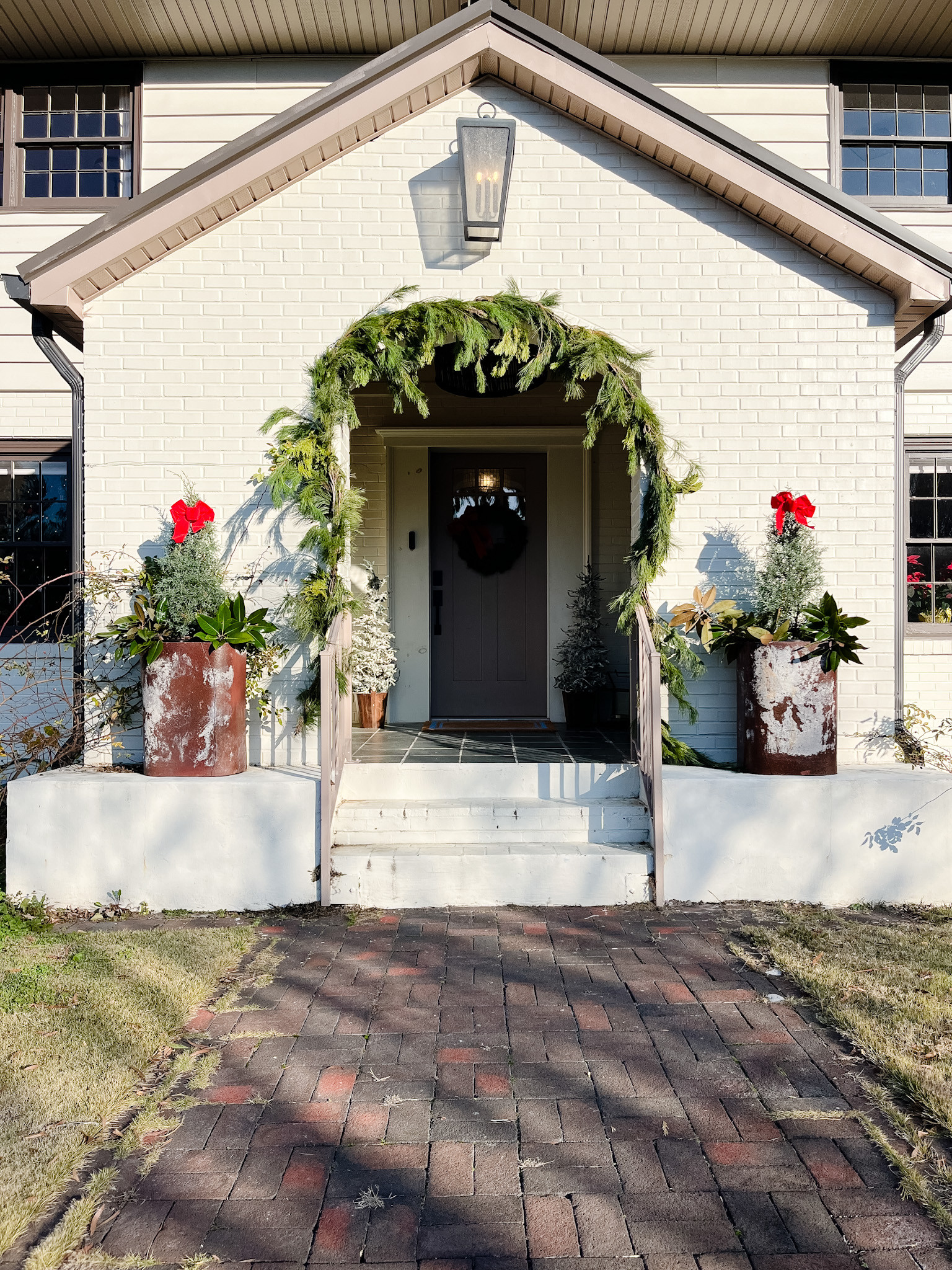 Lauren’s home, originally built in 1960, beautifully merges traditional charm with modern refinement. 

 #LTKHoliday #LTKSeasonal #LTKHome