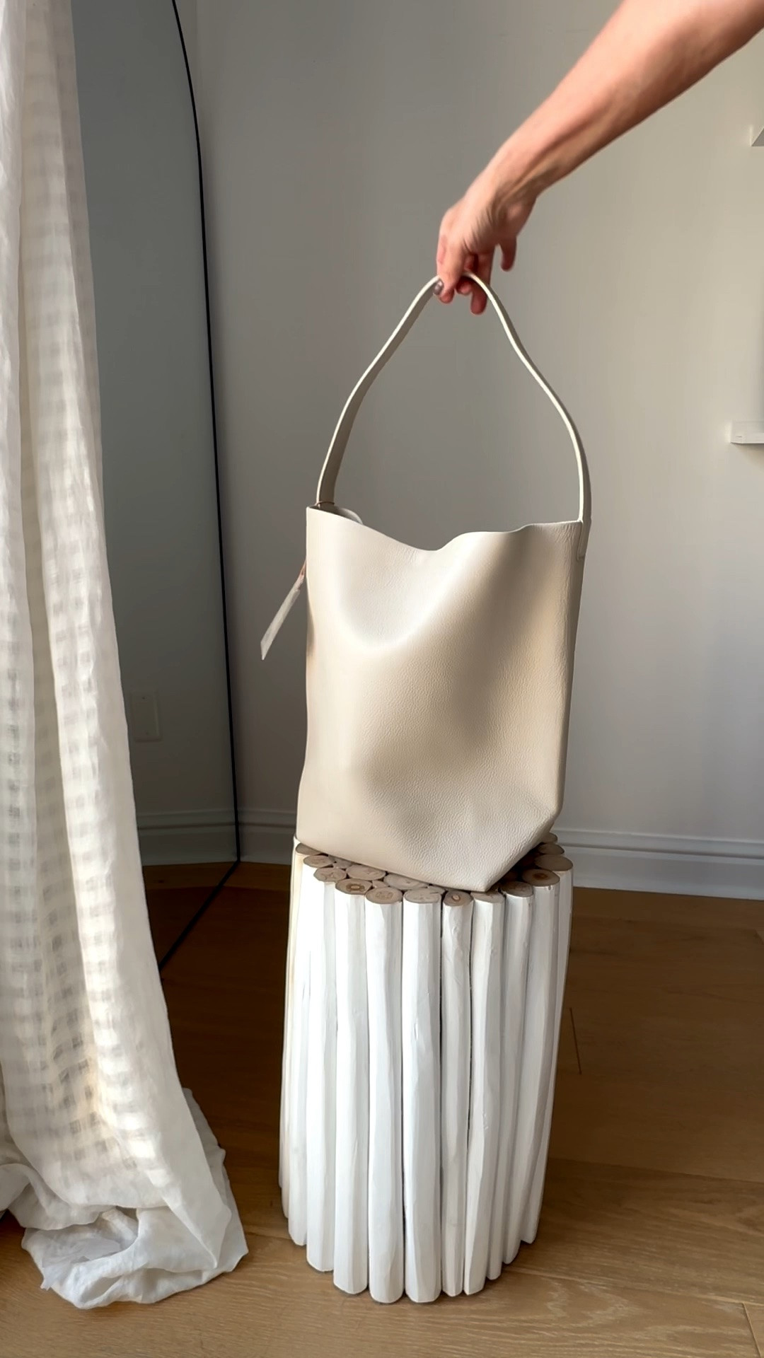 The value, quality, and beauty of this bag is beyond🙌 so happy with this purchase and it exceeded my expectations!! ❤️ reminds me of some very expensive designer bags that are over $2k 
Hurry get this because it will sell out! 
@onequince

#LTKWorkwear #LTKTravel #LTKSaleAlert