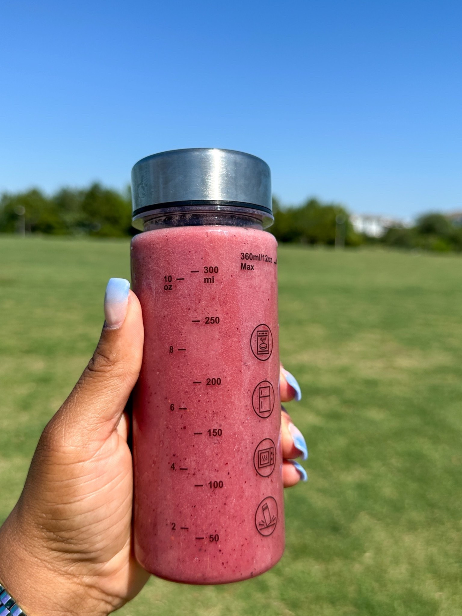 Smoothie on the go with my bottles. #smoothies #healthy #workout #mixedberrysmoothies

#LTKmorningroutine