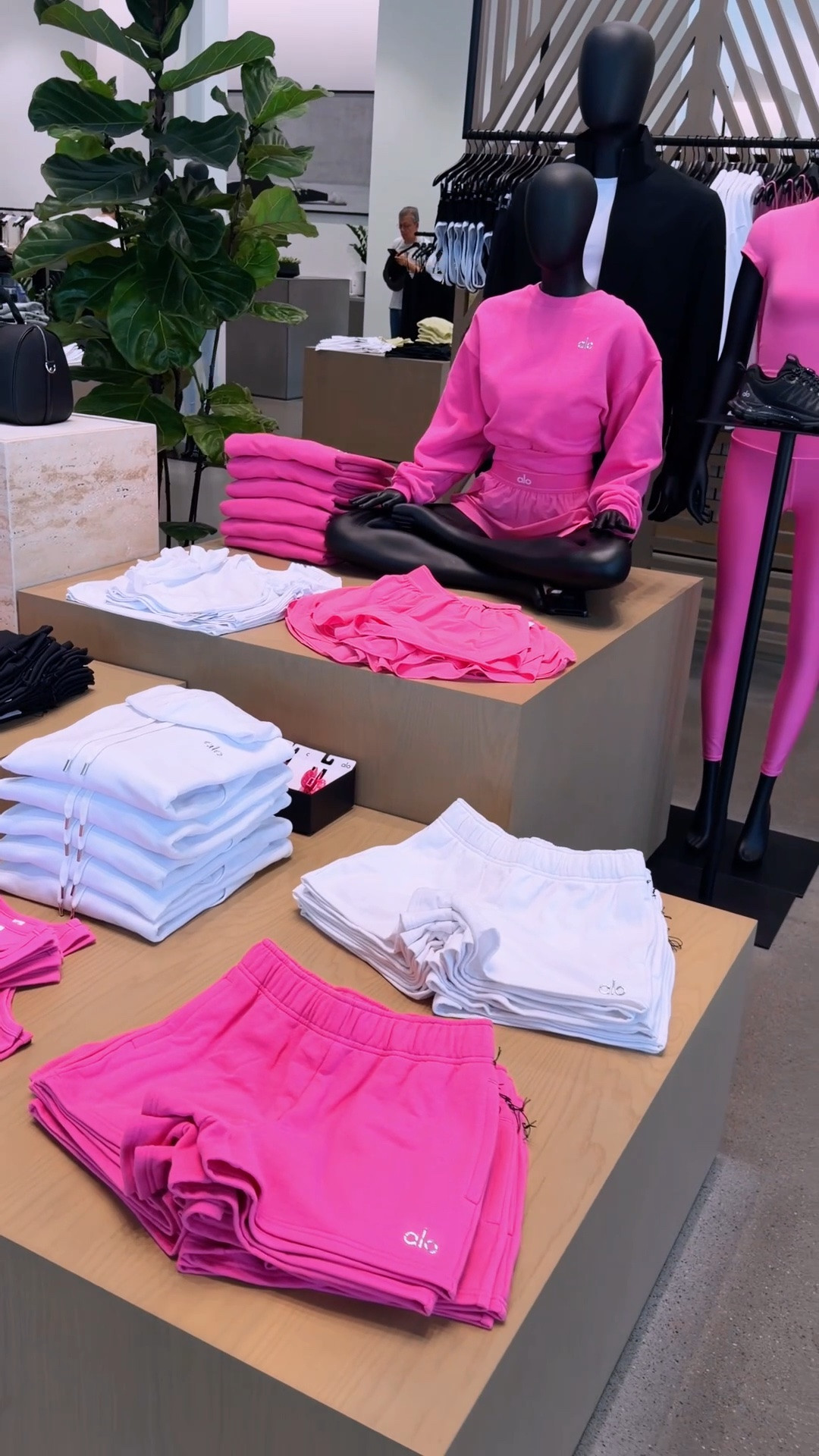 come with me to try on Alo’s brand new Paradise Pink for summer! 💕

#LTKMidsize #LTKfitnessgoals #LTKActive