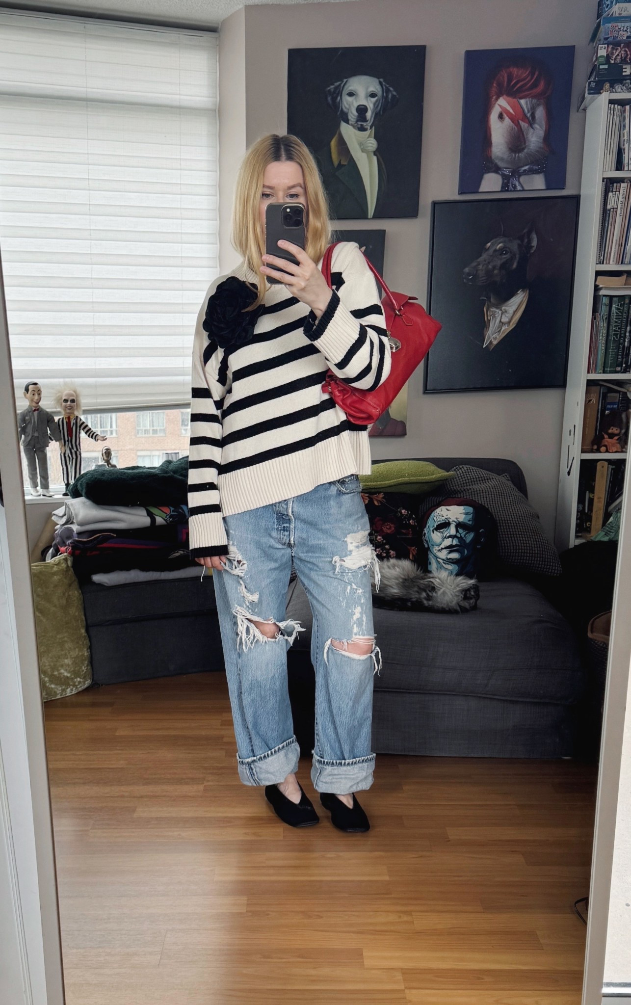 Although I love winter, 16°C is like my ultimate temperature because I can bare ankles but not sweat. 
Jeans, brooch, and bag are vintage. 



#LTKSeasonal #LTKootd #LTKOver40