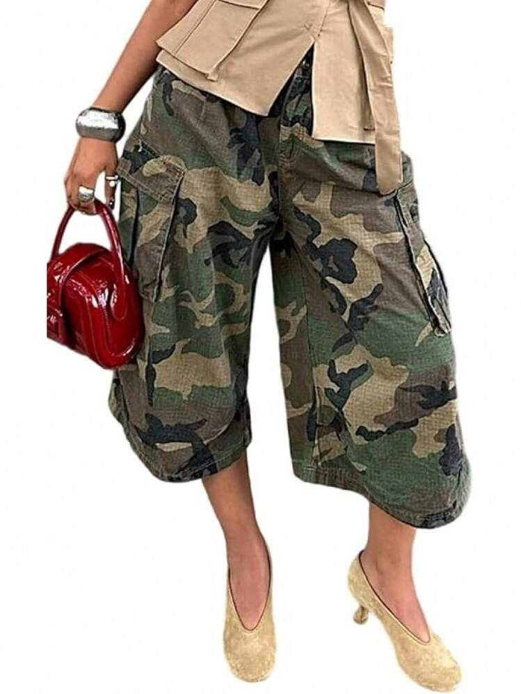 Women'S Green Camouflage Cargo Culottes Pants - High Waist With Multiple Utility Pockets & Wide Leg Cut | Distressed Camo Print Shorts For Streetwear & Edgy Fashion | SHEIN