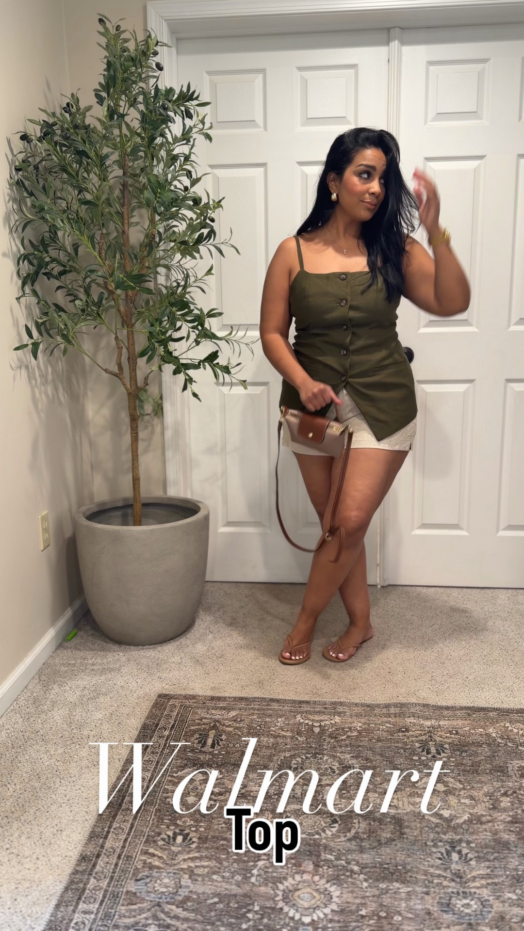 This top is from Walmart… and it’s giving effortless, put-together mom 🤍
The fit is SO flattering + perfect for summer nights 🙌
Don’t sleep on Walmart finds like this 👏 #walmart #walmarttop #walmartfashion

#LTKMothersDay #LTKdayinmylife #LTKgrwm