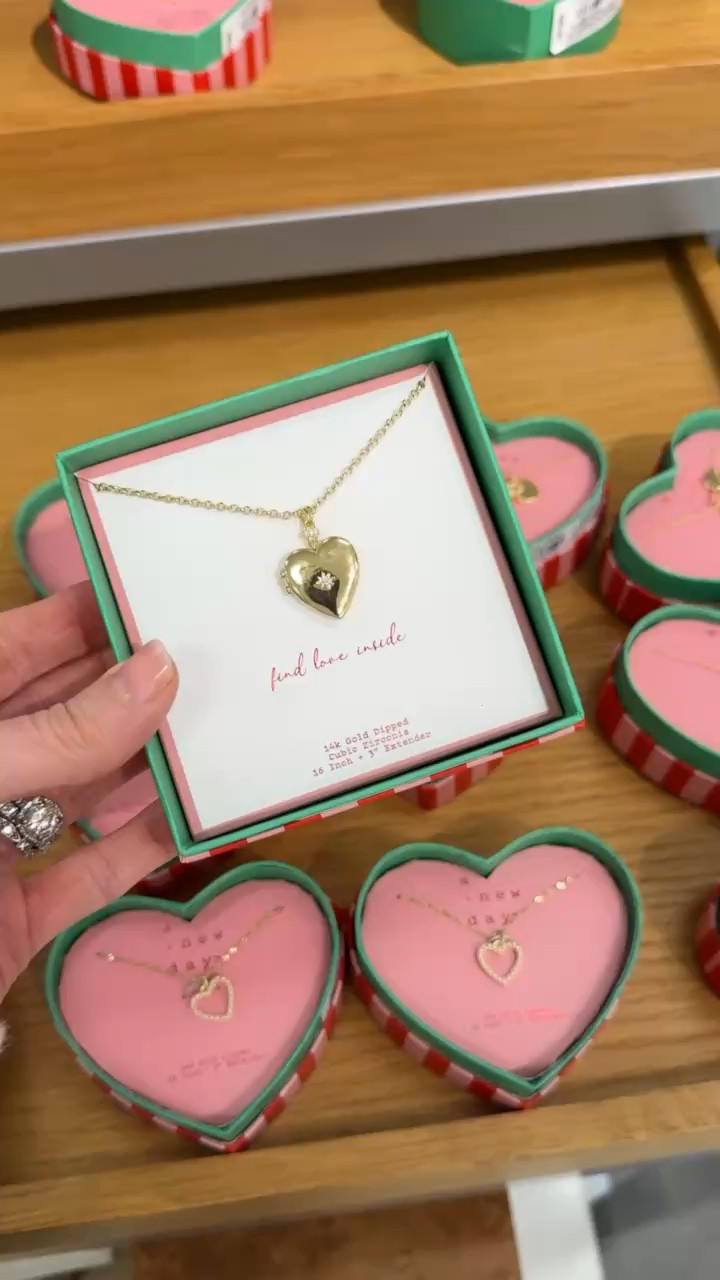 Target has some adorable necklaces right now that are perfect for Valentines Day!!


Valentine’s Day 
Valentines necklace
Jewelry 

#LTKFindsUnder50 #LTKGiftGuide