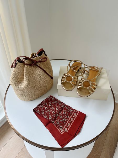 New pieces from Sezane for summer! Love this raffia purse! 
