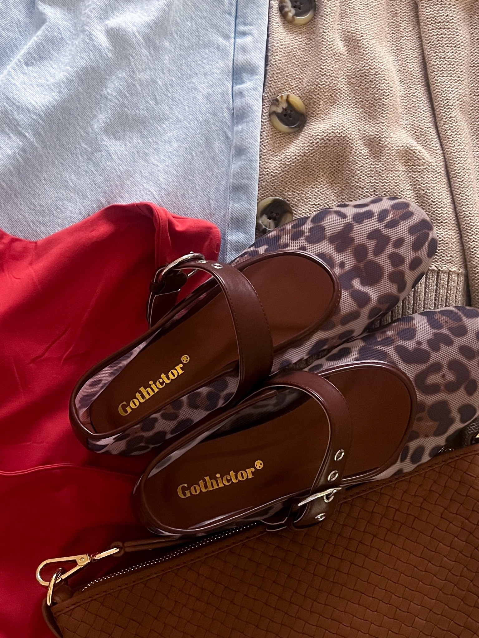 Mom Fit {with a lil spice}

#LTKootd #LTKOver40 #LTKmomlife