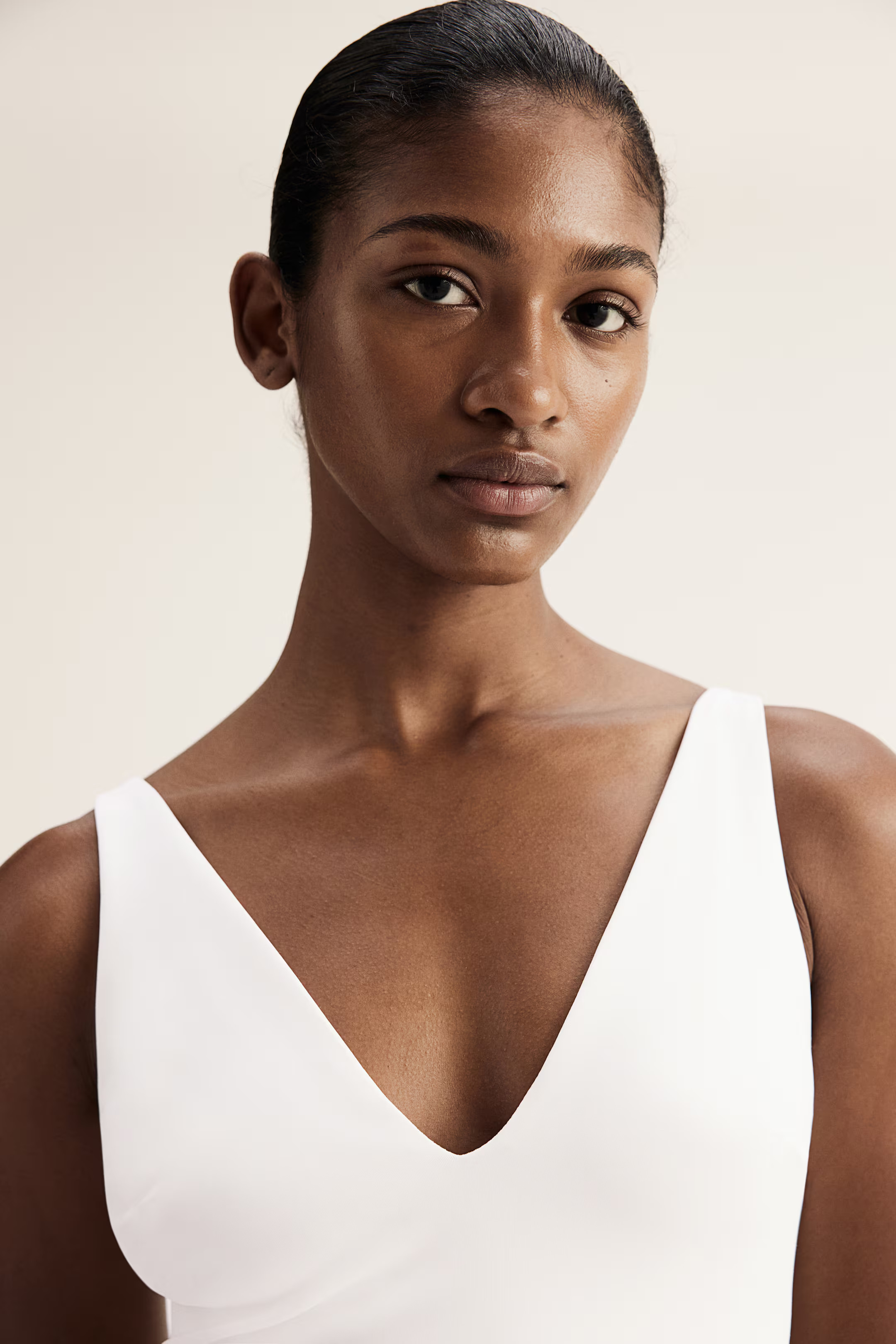 Scuba V Neck Tank Body - V-Ausschnitt - Ärmellos - White - Ladies | H&M AT | H&M (DE, AT, CH, NL, FI)