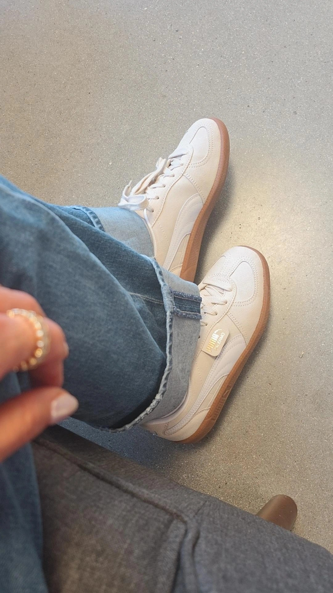 Just sitting at the chiropractor's waiting to be called back! Sharing my new favorite tennis and jeans! 

#LTKootd #LTKselfcare #LTKFindsUnder100