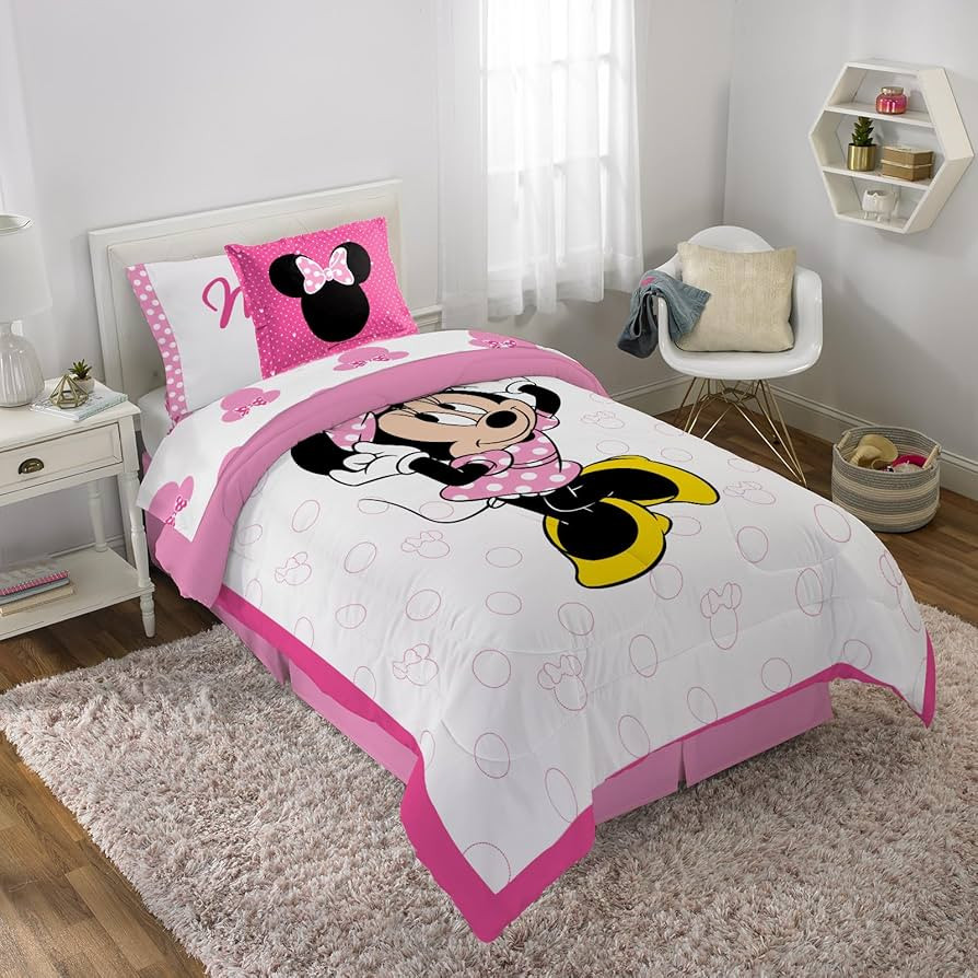 Disney Minnie Mouse XOXO 5 Piece Twin Bed Set - Includes Reversible Comforter & Sheet Set - Super... | Amazon (US)