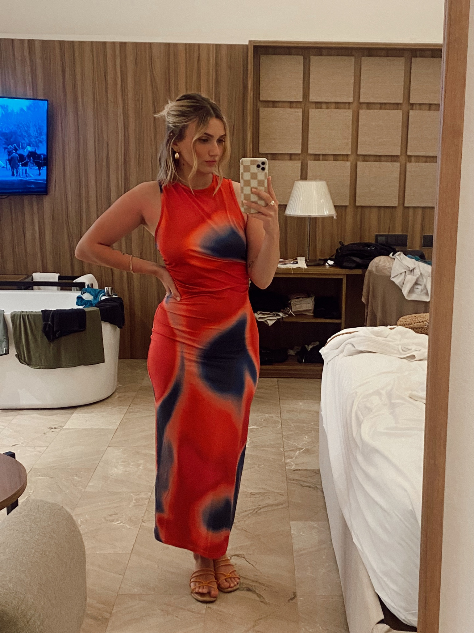 In love with this gradient halter neck dress! It fit perfectly and made me feel so good. I’m wearing a Small  
